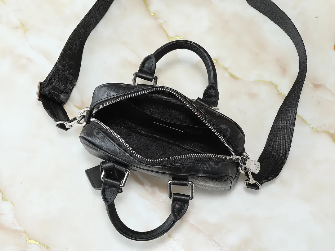 💰200💰Upgraded original M82770 black flower denim blue This Nano Porte Documents Voyage handbag pays tribute to the classic prototype design. It inherits elements such as zipper opening and closing, handles and detachable and adjustable shoulder straps, and can easily control business occasions with a personalized and trendy attitude. The spacious main compartment holds a cell phone and wallet, making it ideal for shoulder or cross-body wear. Dimensions: 20 x 13 x 5.5 (Length x Height x Width)