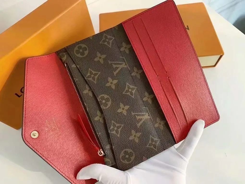 The P110Josephine Wallet is inspired by Louis Vuitton's first wallet. It is made of soft Monogram canvas and lined with brightly colored lining, giving the brand's classic design a unique and stylish beauty. The long, flat shape makes it easy to slip into any pocket or handbag. Model: M60708 Size: 19/10.