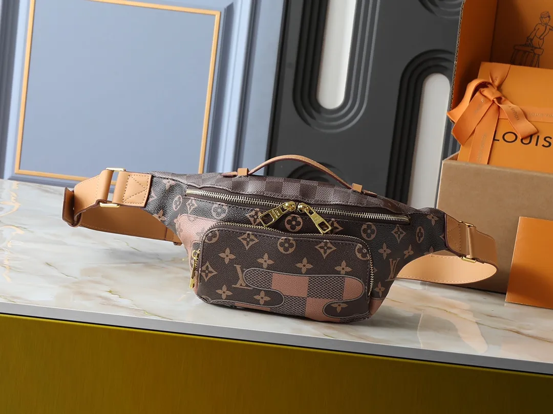 💰220💰Upgraded from the original M15271 N00205 M14920 M14019 M47085 M43644 This Rush waist bag is made of deep Monogram canvas body decorated with Damier and Monogram Reverse embroidered patches, making the unique pattern pop out. The adjustable shoulder strap enables you to switch between waist, shoulder or cross-body wear. Dimensions: 30.0 x 15.0 x 8.0 cm (length x height x width)