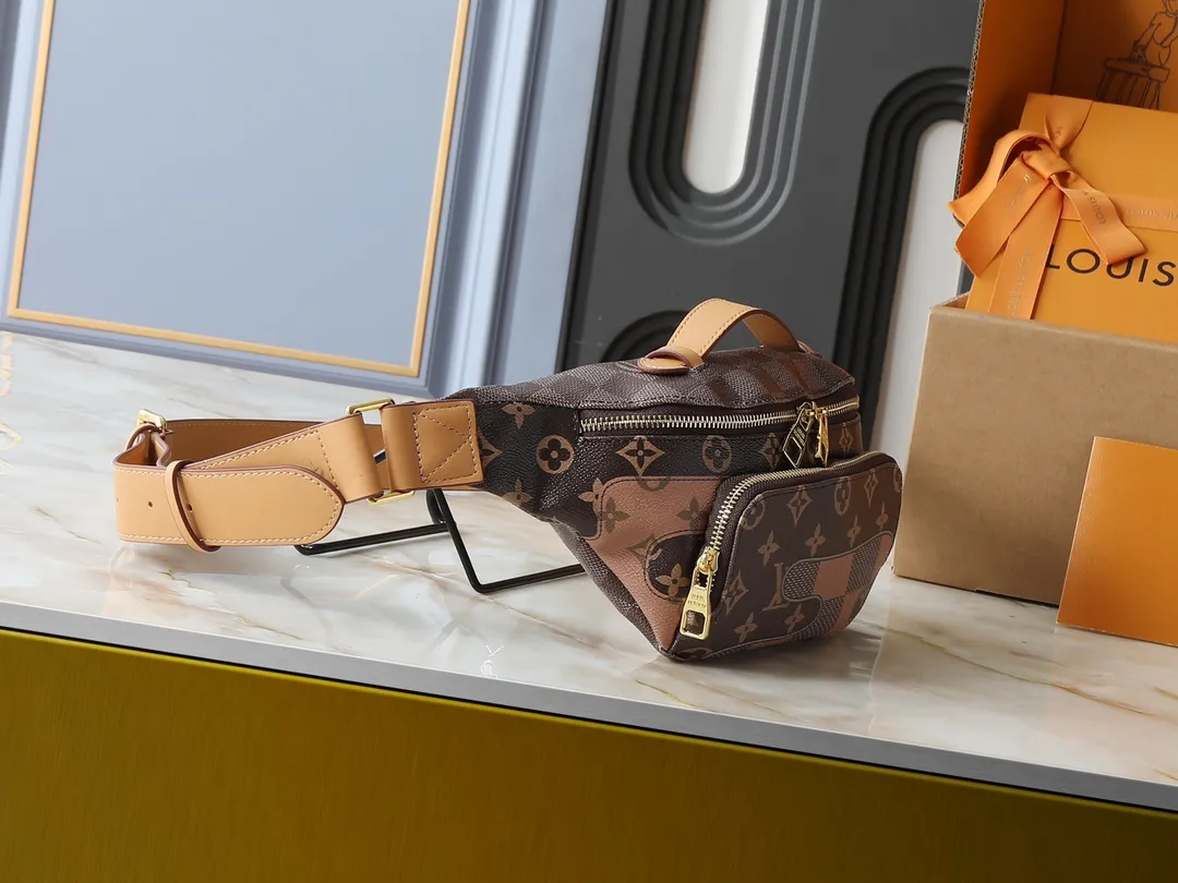 💰220💰Upgraded from the original M15271 N00205 M14920 M14019 M47085 M43644 This Rush waist bag is made of deep Monogram canvas body decorated with Damier and Monogram Reverse embroidered patches, making the unique pattern pop out. The adjustable shoulder strap enables you to switch between waist, shoulder or cross-body wear. Dimensions: 30.0 x 15.0 x 8.0 cm (length x height x width)