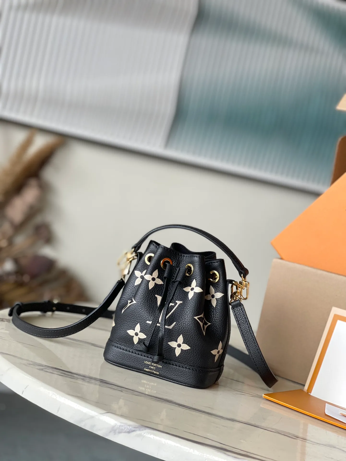 💰740 (top layer leather) top original order M46291 black. Support counter inspection. Photos taken of duty-free goods are consistent with the product without unpacking. This product is an exclusive duty-free product in the market and is the highest-end product. Inspection is supported. This product has passed strict inspection and is flawless. Please wear gloves when touching the product. This product is not returnable or exchangeable. Please confirm the product first and then remove the label on the handle. This product is temporarily not open to the public, only regular customers, and is in short supply. Dimensions: 13 x 16 x 10 cm