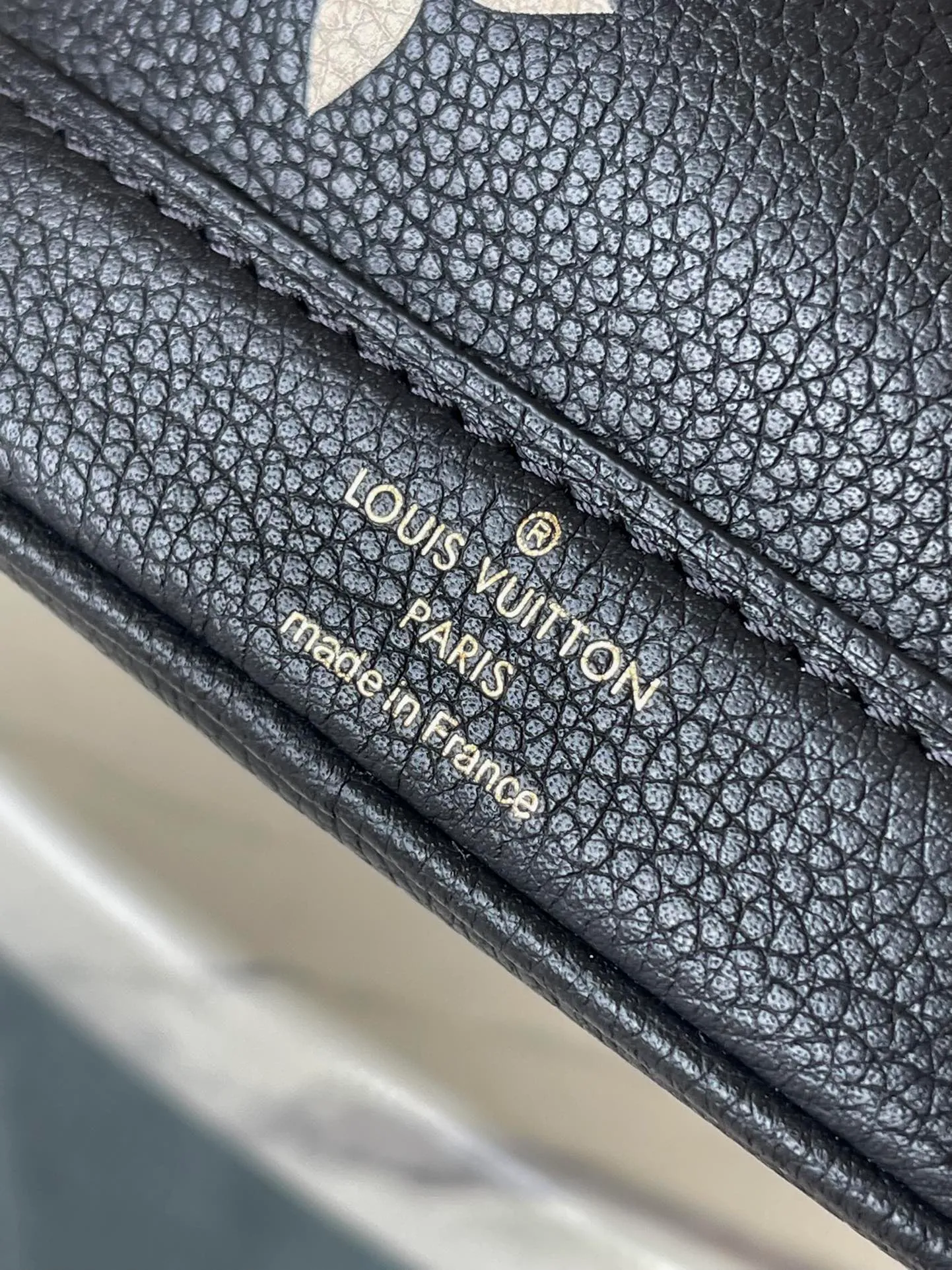 💰740 (top layer leather) top original order M46291 black. Support counter inspection. Photos taken of duty-free goods are consistent with the product without unpacking. This product is an exclusive duty-free product in the market and is the highest-end product. Inspection is supported. This product has passed strict inspection and is flawless. Please wear gloves when touching the product. This product is not returnable or exchangeable. Please confirm the product first and then remove the label on the handle. This product is temporarily not open to the public, only regular customers, and is in short supply. Dimensions: 13 x 16 x 10 cm