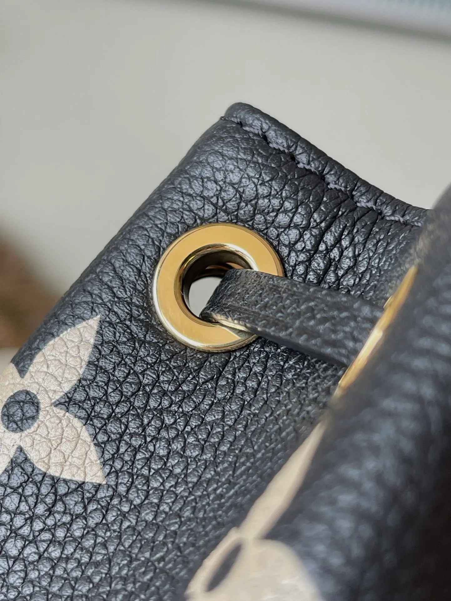 💰740 (top layer leather) top original order M46291 black. Support counter inspection. Photos taken of duty-free goods are consistent with the product without unpacking. This product is an exclusive duty-free product in the market and is the highest-end product. Inspection is supported. This product has passed strict inspection and is flawless. Please wear gloves when touching the product. This product is not returnable or exchangeable. Please confirm the product first and then remove the label on the handle. This product is temporarily not open to the public, only regular customers, and is in short supply. Dimensions: 13 x 16 x 10 cm