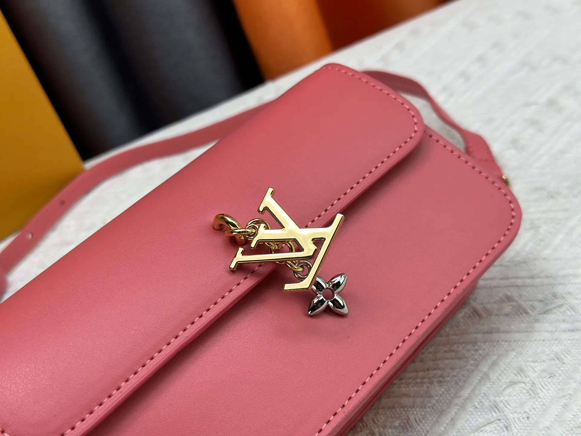 P240 Style number: M14564 This Wallet On Chain handbag is from Louis Vuitton's LV Bloom series. It is cut from cow leather in a fashionable and practical configuration. It's decorated with embellishments inspired by the brand's iconic Monogram pattern. There's plenty of space to store a smartphone, and contrasting metal hardware adds an elegant touch.  11.5 x 4 x 20 cm (height x width x length)