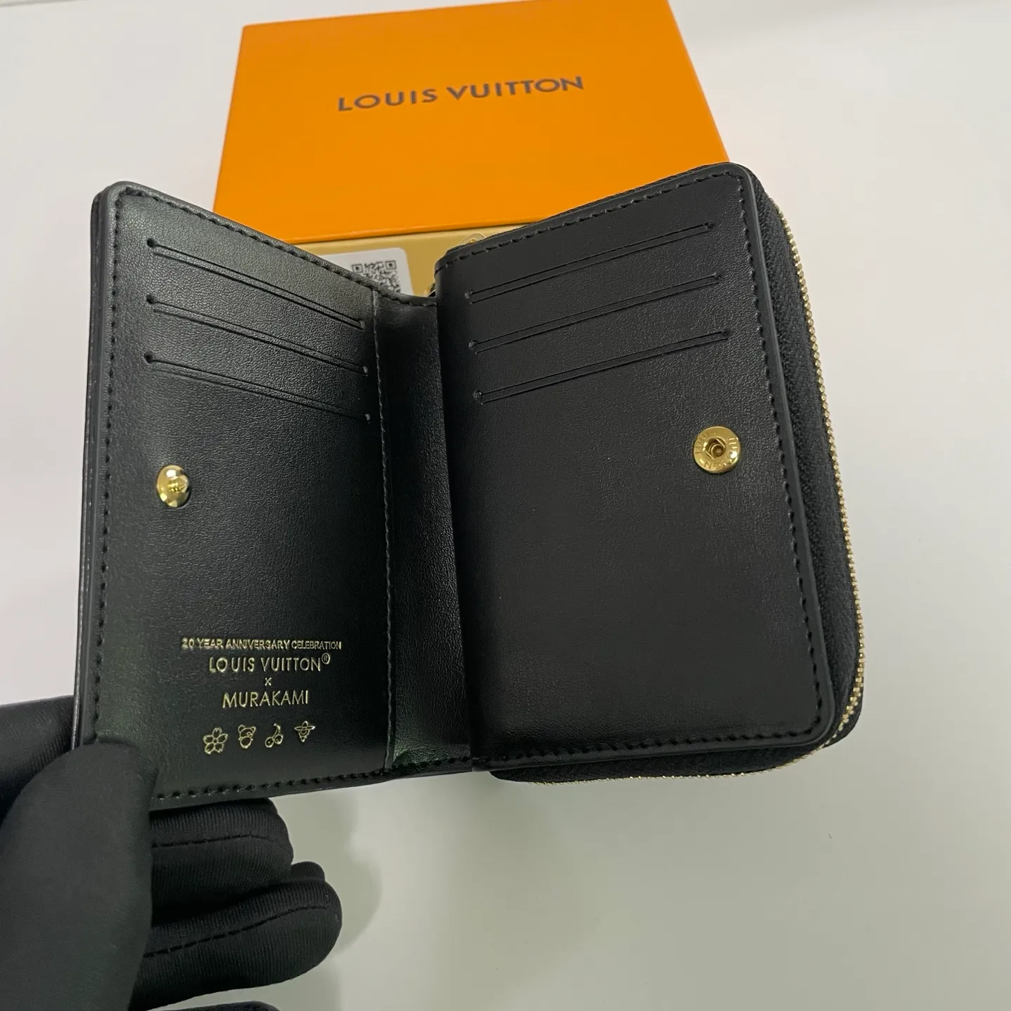 Factory price 500 [Top original order] M12378🌟 This LV Ski series zipper wallet has a pillow-like soft texture, and the design is taken from the brand's Coussin series handbags, creating a distinctive style. The wallet is made of classic Monogram embossed lambskin and is embellished with gold-tone hardware, including the iconic LV Circle logo zipper design.