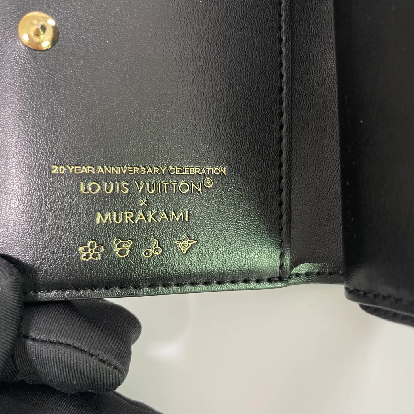 Factory price 500 [Top original order] M12378🌟 This LV Ski series zipper wallet has a pillow-like soft texture, and the design is taken from the brand's Coussin series handbags, creating a distinctive style. The wallet is made of classic Monogram embossed lambskin and is embellished with gold-tone hardware, including the iconic LV Circle logo zipper design.