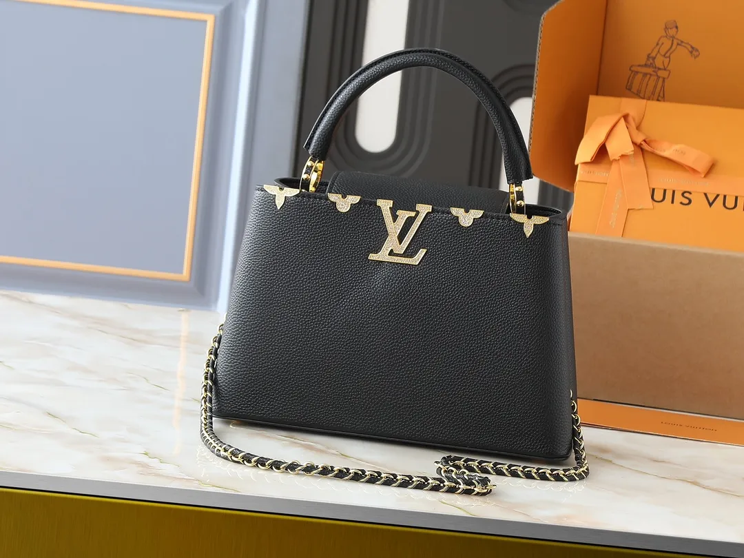 💰440💰Guangzhou goods Upgraded from the original M24583 M24584 M24585 Gold and diamond corolla This Capucines Flower Crown handbag is made of full-grain Taurillon leather and is embellished with Monogram flowers. Each flower is shaped by exquisite crystal diamonds. The LV logo and flowers echo each other, giving this soft handbag a jewel-like luster. Use the detachable shoulder strap cleverly to switch between shoulder and crossbody. Dimensions: 31.5 x 20.0 x 11.0 cm