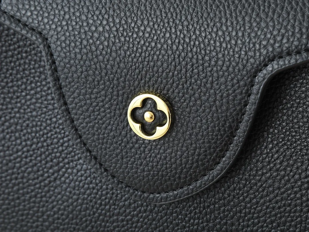 💰440💰Guangzhou goods Upgraded from the original M24583 M24584 M24585 Gold and diamond corolla This Capucines Flower Crown handbag is made of full-grain Taurillon leather and is embellished with Monogram flowers. Each flower is shaped by exquisite crystal diamonds. The LV logo and flowers echo each other, giving this soft handbag a jewel-like luster. Use the detachable shoulder strap cleverly to switch between shoulder and crossbody. Dimensions: 31.5 x 20.0 x 11.0 cm