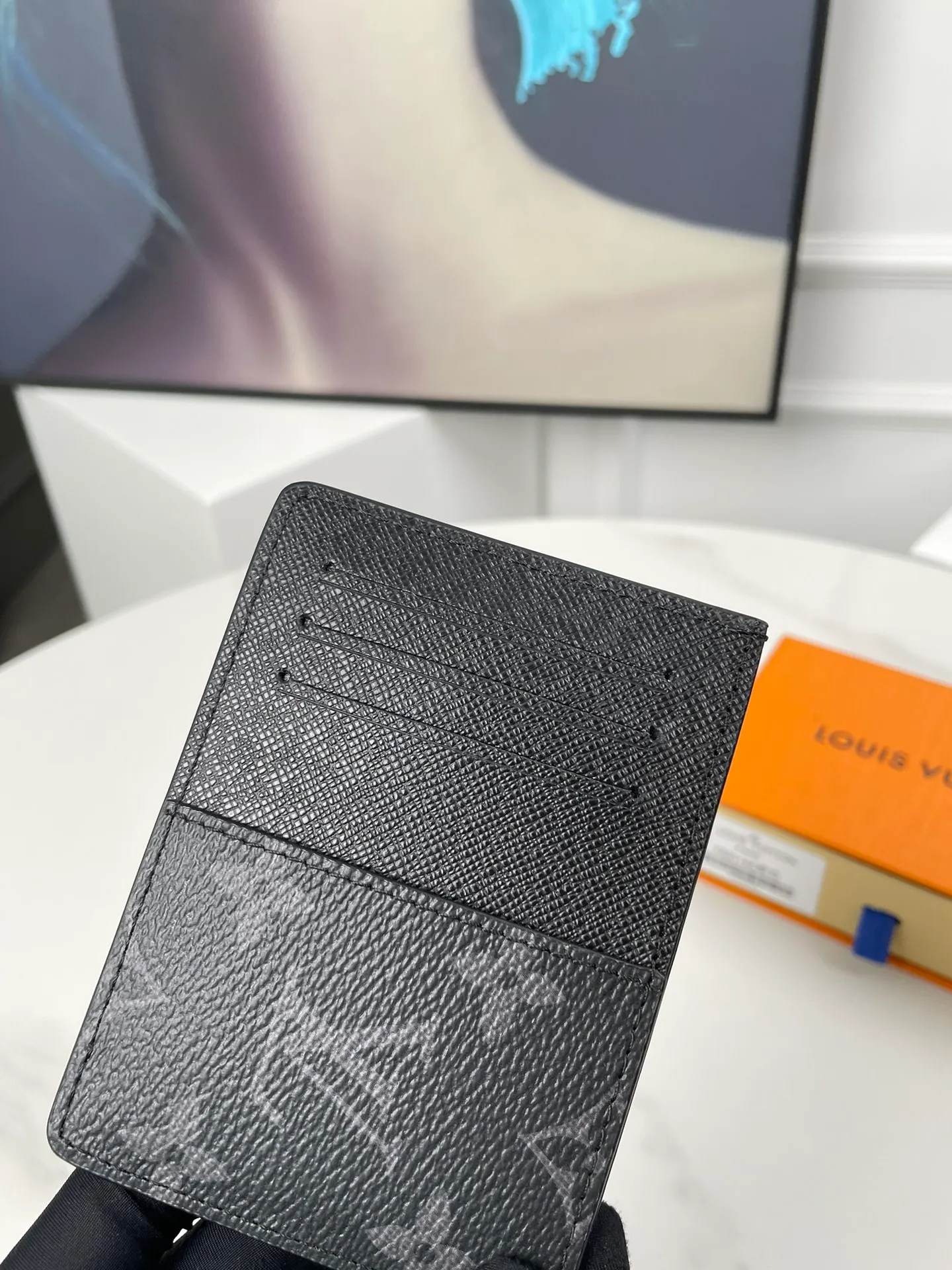 Factory price 180, overseas original order M60166 black flower, exclusive real shot! The Neo card holder in Monogram Macassar canvas is the perfect way to carry important cards. Leather trimmings enhance the classic Louis Vuitton pattern. Size: 11×7cm
