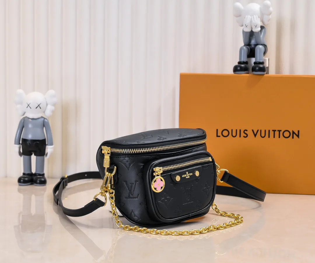 Batch 240💰Upgraded original M46917 M82335 M83275 M82208 M82347 This Mini Bumbag handbag comes from the LV Gradient series, and the Monogram embossing of Monogram Empreinte leather renders gradient midsummer colors. The on-trend construction features a zipped main compartment and a front pocket with a Louis Vuitton leather label. With the detachable chain and detachable and adjustable shoulder strap, it can be worn as a shoulder or cross-body bag. 17.0 x 12.0 x 9.5 cm (L x H x W) • Monogram Empreinte embossed soft-grained cowhide leather • Textile lining • Metal hardware • Zip closure • Zip front pocket • Shoulder strap: removable, adjustable • Half-length strap: 32.0 cm • Half-length strap adjustable to: 44.0 cm • Chain: Removable • Half-length chain: 20.0 cm