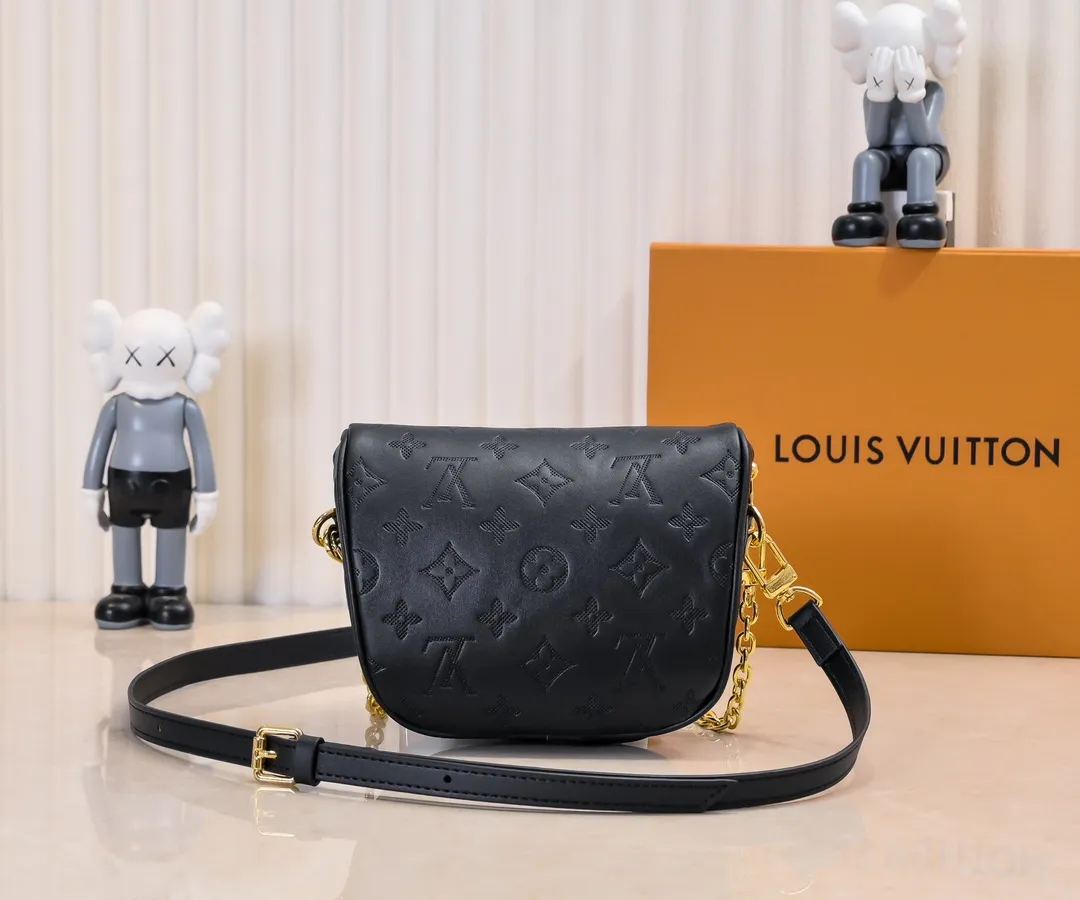 Batch 240💰Upgraded original M46917 M82335 M83275 M82208 M82347 This Mini Bumbag handbag comes from the LV Gradient series, and the Monogram embossing of Monogram Empreinte leather renders gradient midsummer colors. The on-trend construction features a zipped main compartment and a front pocket with a Louis Vuitton leather label. With the detachable chain and detachable and adjustable shoulder strap, it can be worn as a shoulder or cross-body bag. 17.0 x 12.0 x 9.5 cm (L x H x W) • Monogram Empreinte embossed soft-grained cowhide leather • Textile lining • Metal hardware • Zip closure • Zip front pocket • Shoulder strap: removable, adjustable • Half-length strap: 32.0 cm • Half-length strap adjustable to: 44.0 cm • Chain: Removable • Half-length chain: 20.0 cm