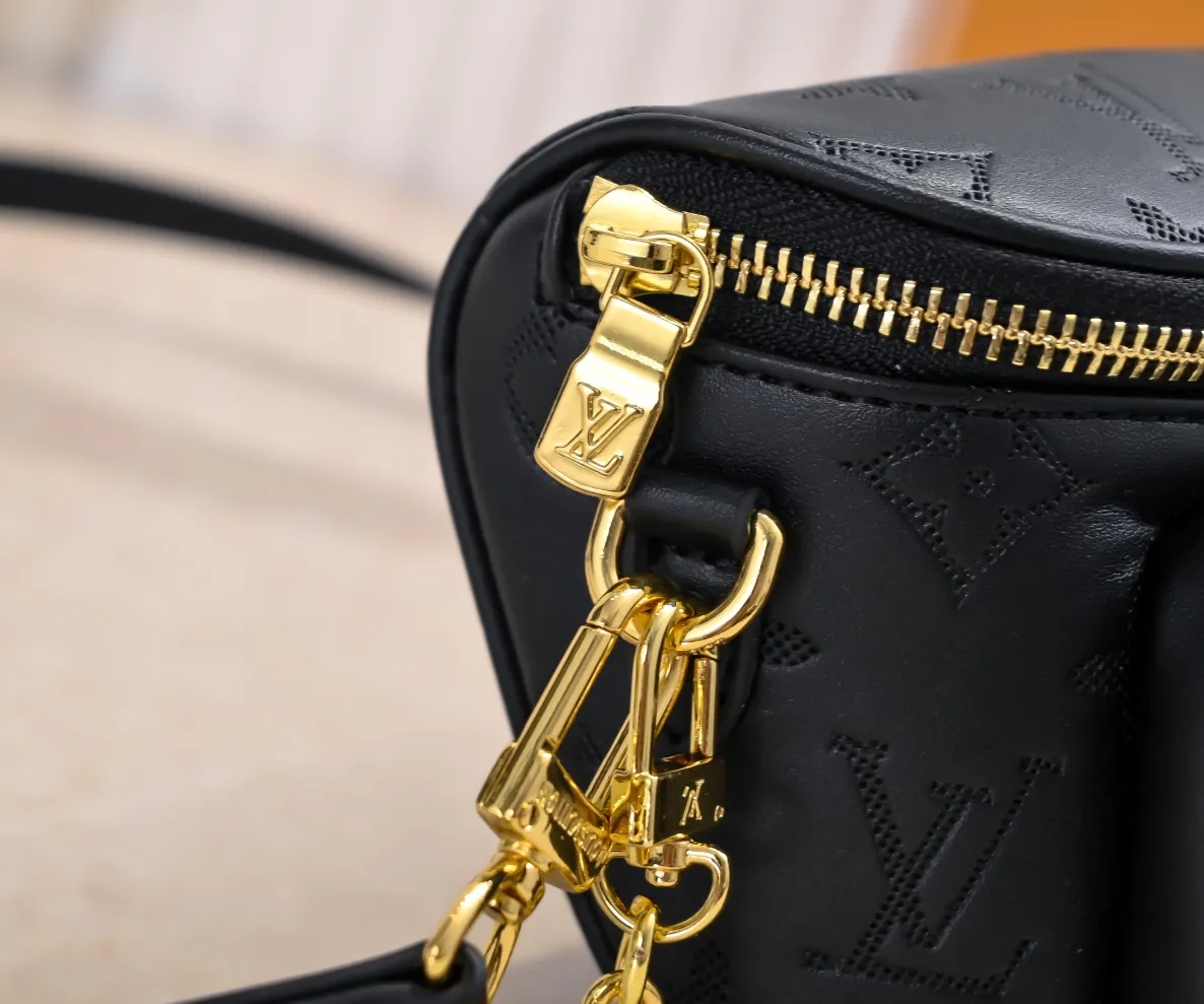 Batch 240💰Upgraded original M46917 M82335 M83275 M82208 M82347 This Mini Bumbag handbag comes from the LV Gradient series, and the Monogram embossing of Monogram Empreinte leather renders gradient midsummer colors. The on-trend construction features a zipped main compartment and a front pocket with a Louis Vuitton leather label. With the detachable chain and detachable and adjustable shoulder strap, it can be worn as a shoulder or cross-body bag. 17.0 x 12.0 x 9.5 cm (L x H x W) • Monogram Empreinte embossed soft-grained cowhide leather • Textile lining • Metal hardware • Zip closure • Zip front pocket • Shoulder strap: removable, adjustable • Half-length strap: 32.0 cm • Half-length strap adjustable to: 44.0 cm • Chain: Removable • Half-length chain: 20.0 cm