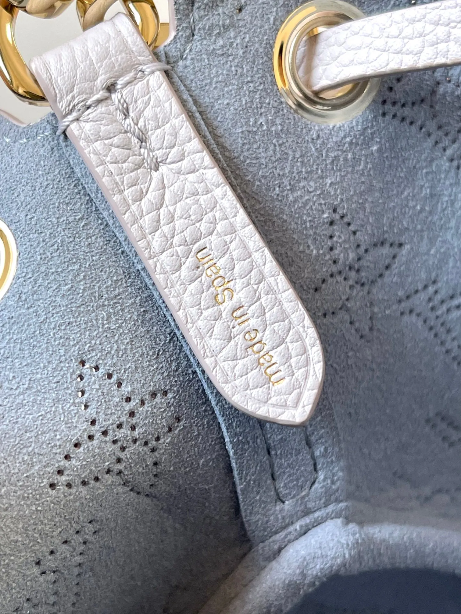 p2000 [Special grade MB chip version original leather] PICO BELLA mini bucket handbag Model: M12521 white dynamic chip version Material: A-grade all-steel hardware, imported original fabric Packaging: full set of original duty-free MB packaging Size: 13*11*10.5CM