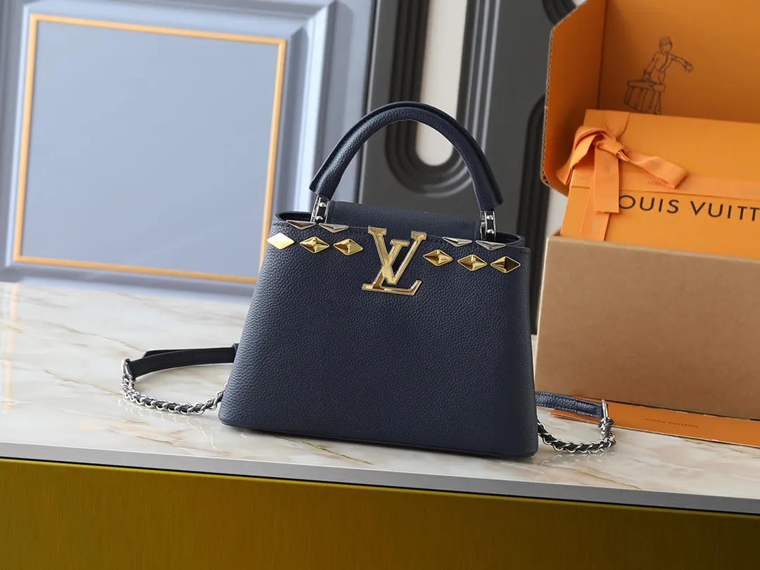 💰400💰Guangzhou goods Upgraded from the original M12135 M11964 M12751 This Capucines BB handbag is made of Taurillon cow leather, decorated with mixed metal rhombus Malletage elements on the upper edge, showing a gorgeous interpretation of the classic design. The flap allows for an external or internal style, the neat interior features multiple pockets, and the adjustable shoulder strap adds a cross-body option to the top handle. 27.0 x 17.3 x 9.0 cm (length x height x width)