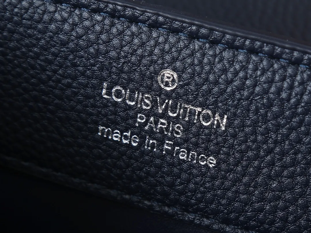 💰400💰Guangzhou goods Upgraded from the original M12135 M11964 M12751 This Capucines BB handbag is made of Taurillon cow leather, decorated with mixed metal rhombus Malletage elements on the upper edge, showing a gorgeous interpretation of the classic design. The flap allows for an external or internal style, the neat interior features multiple pockets, and the adjustable shoulder strap adds a cross-body option to the top handle. 27.0 x 17.3 x 9.0 cm (length x height x width)