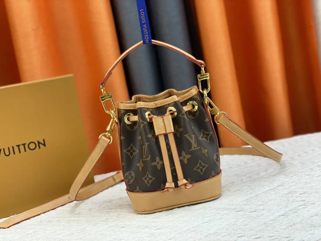P160 Upgraded original M46291 M46449 M81266 gray, black (embossed silk screen) This Nano Noé handbag is made of Monogram Empreinte leather with embossed Monogram pattern, interpreting the pocket version of the classic Noé handbag, with a trendy drawstring to store daily needs. The handle and adjustable shoulder strap are both detachable, enabling a variety of carrying methods. Dimensions: 13 x 16 x 10 cm