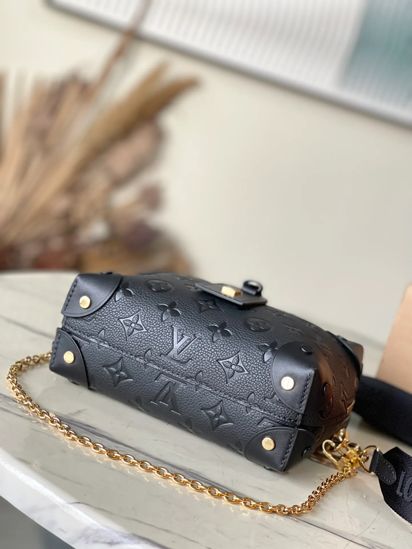 💰1080 (top layer leather) top original order M45393 black. Support counter inspection. Photos taken of duty-free goods are consistent with the product without unpacking. This product is an exclusive duty-free product in the market and is the highest-end product. Inspection is supported. This product has passed strict inspection and is flawless. Please wear gloves when touching the product. This product is not returnable or exchangeable. Please confirm the product first and then remove the label on the handle. This product is temporarily not open to the public, only regular customers, and is in short supply. Dimensions: 20 x 14 x 7.5 cm