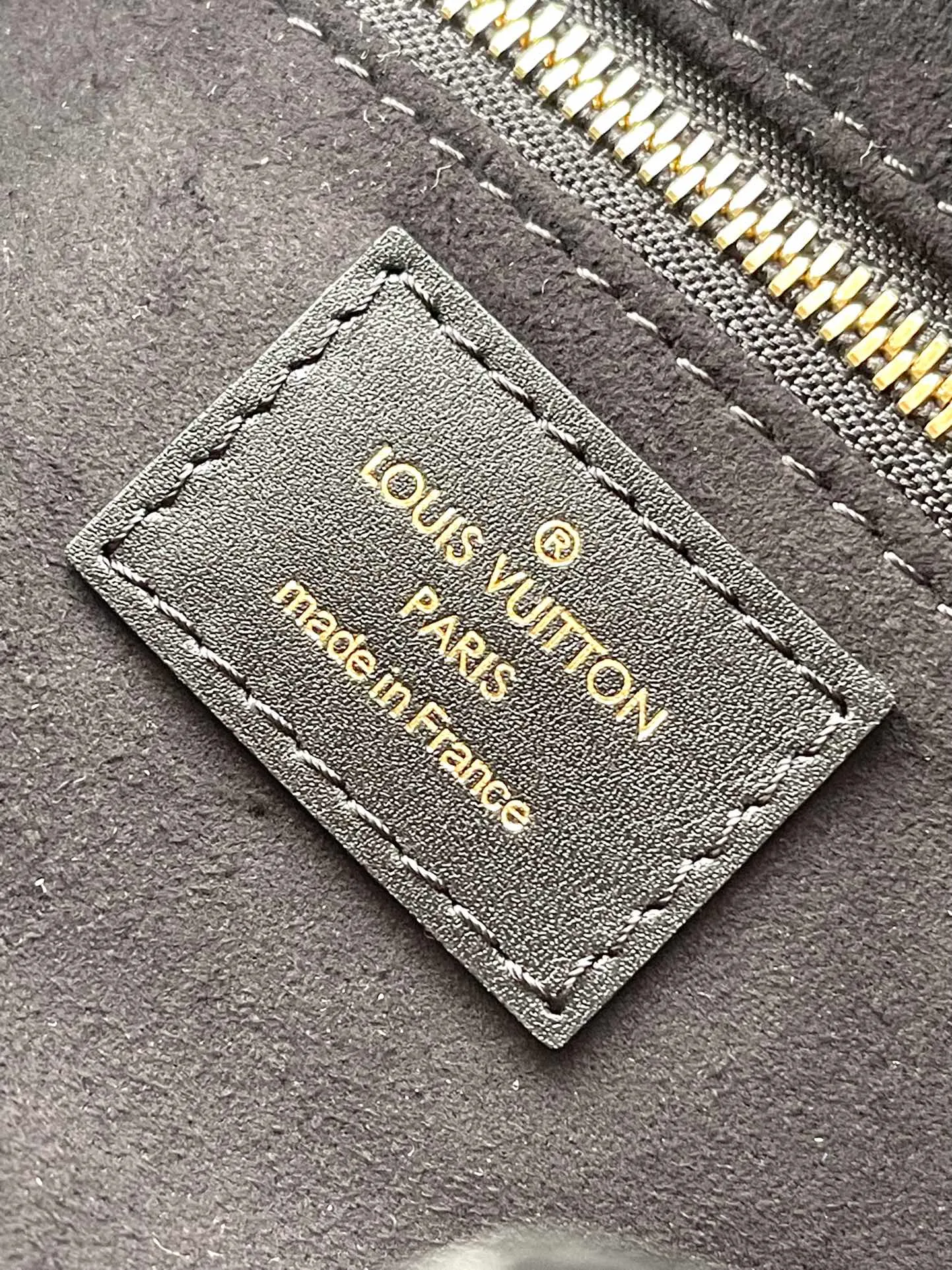 💰1080 (top layer leather) top original order M45393 black. Support counter inspection. Photos taken of duty-free goods are consistent with the product without unpacking. This product is an exclusive duty-free product in the market and is the highest-end product. Inspection is supported. This product has passed strict inspection and is flawless. Please wear gloves when touching the product. This product is not returnable or exchangeable. Please confirm the product first and then remove the label on the handle. This product is temporarily not open to the public, only regular customers, and is in short supply. Dimensions: 20 x 14 x 7.5 cm