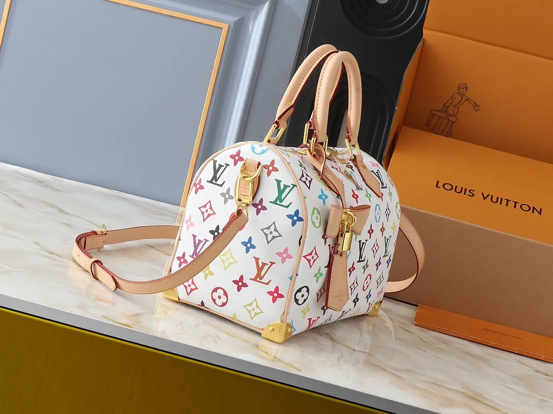 💰280💰Upgraded original M13805 M13257 M40390 lv Murakami Takashi co-branded NANOSPEEDY handbag This Nano Speedy handbag combines Monogram canvas and cow leather trim printing, with 33 colorful colors to interpret white tricolor and black tricolor. It has been launched in twelve sections and is very popular around the world and is loved by celebrities and celebrities. 25.0 x 19.0 x 15.0 cm