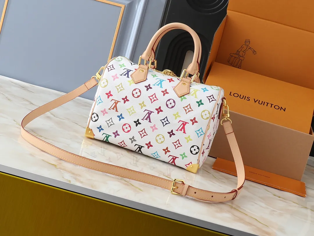 💰280💰Upgraded original M13805 M13257 M40390 lv Murakami Takashi co-branded NANOSPEEDY handbag This Nano Speedy handbag combines Monogram canvas and cow leather trim printing, with 33 colorful colors to interpret white tricolor and black tricolor. It has been launched in twelve sections and is very popular around the world and is loved by celebrities and celebrities. 25.0 x 19.0 x 15.0 cm