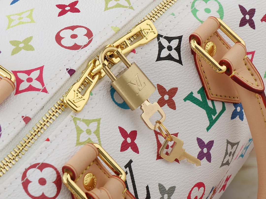 💰280💰Upgraded original M13805 M13257 M40390 lv Murakami Takashi co-branded NANOSPEEDY handbag This Nano Speedy handbag combines Monogram canvas and cow leather trim printing, with 33 colorful colors to interpret white tricolor and black tricolor. It has been launched in twelve sections and is very popular around the world and is loved by celebrities and celebrities. 25.0 x 19.0 x 15.0 cm