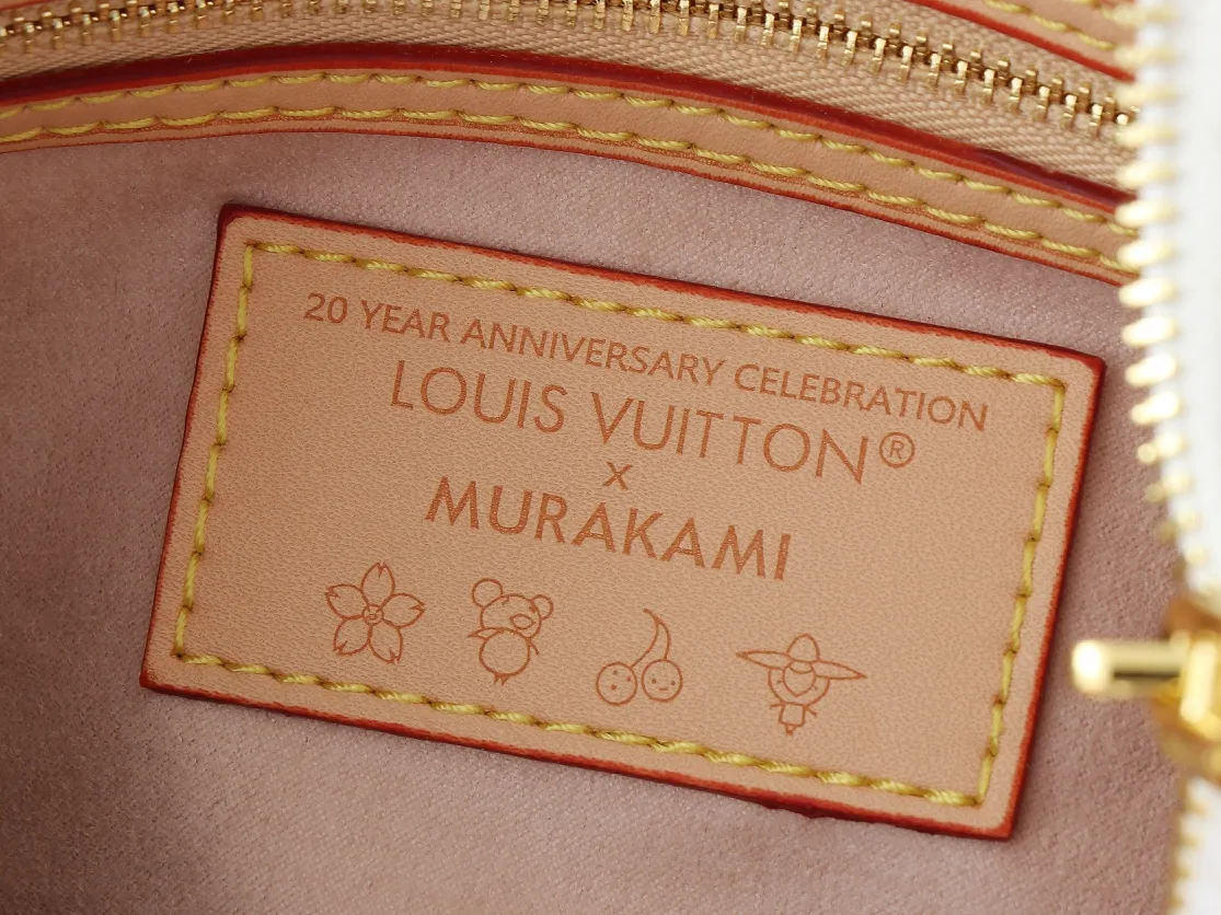 💰280💰Upgraded original M13805 M13257 M40390 lv Murakami Takashi co-branded NANOSPEEDY handbag This Nano Speedy handbag combines Monogram canvas and cow leather trim printing, with 33 colorful colors to interpret white tricolor and black tricolor. It has been launched in twelve sections and is very popular around the world and is loved by celebrities and celebrities. 25.0 x 19.0 x 15.0 cm