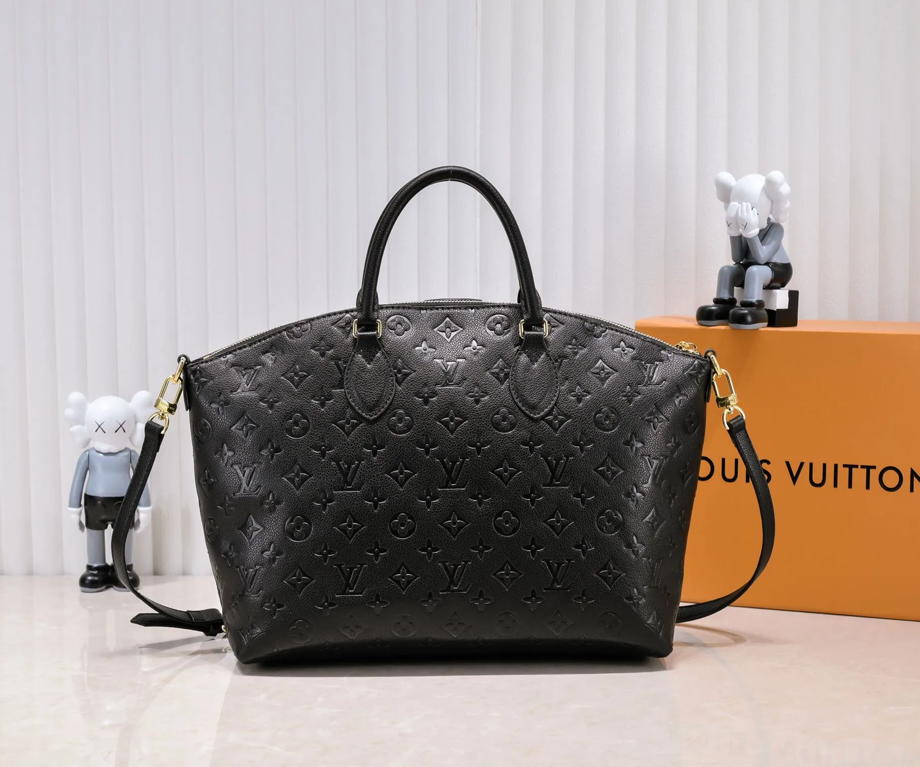 Batch 340💰Top original embossed presbyopia guaranteed double-sided discoloration yellow leather M45986 small size pressed M45987 large size Boétie small zipper tote bag made of Monogram canvas, leather trim and fabric lining, with padlock and LV embossed leather tag. The soft texture ensures everyday comfort, while dual phone pockets and internal patch pockets add functional details. Small size 25 x 23 x 14 Large size: 31.5 x 28 x 16 cm