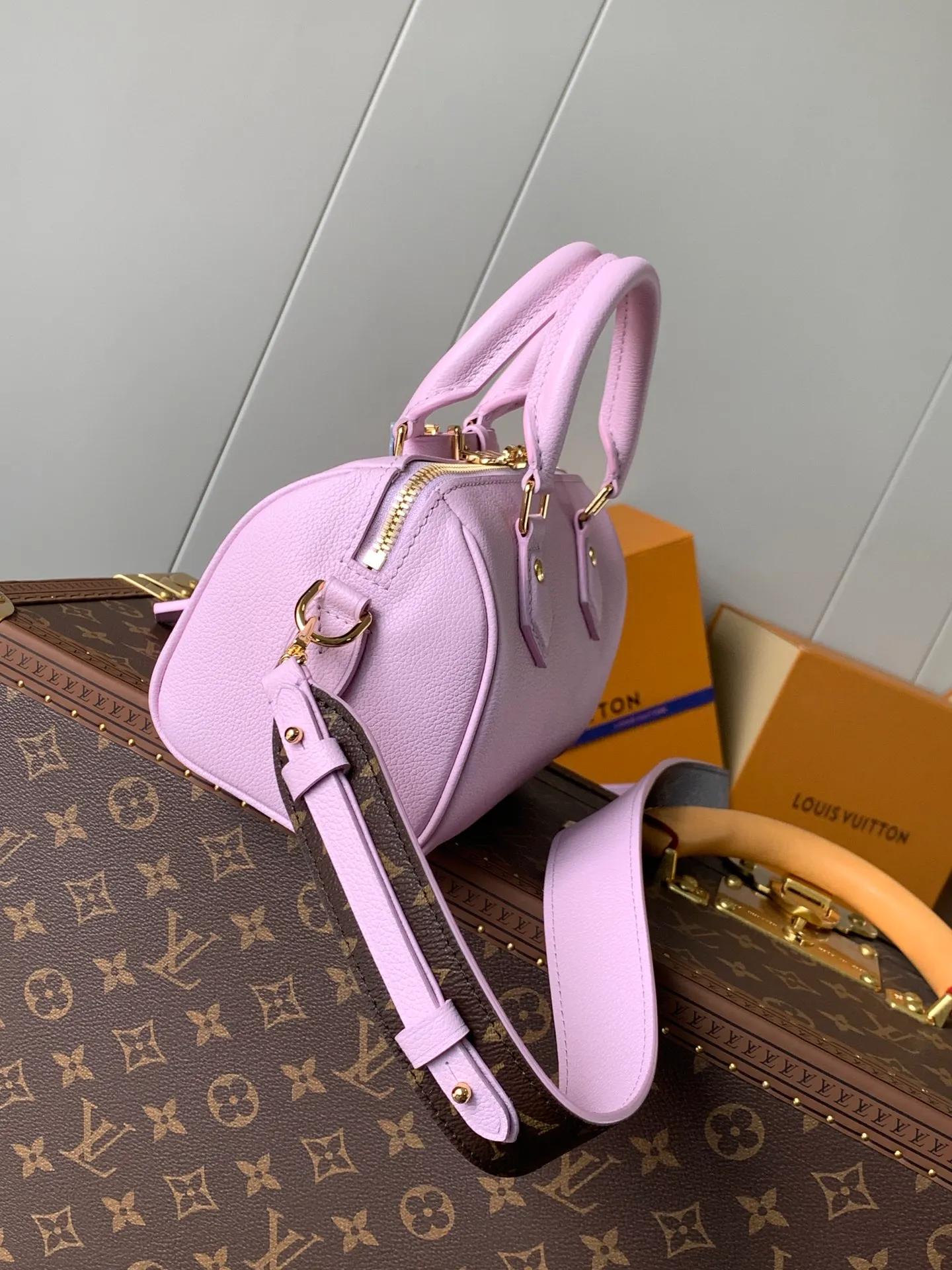 💰1140 (top layer leather) top original order, transcoding chip 2024 Chinese Valentine's Day limited speedy18, to meet daily needs, it is equipped with exquisite and compact accessories that can be worn in a variety of ways, plus a detachable chain strap to achieve a comfortable shoulder-carrying experience. M24606 black flower M46970 old flower M24605 green leather, M24598 purple leather M24474 white flower, M24605 blue leather Size: 18.0x12.5x11.0 (length x height x width)
