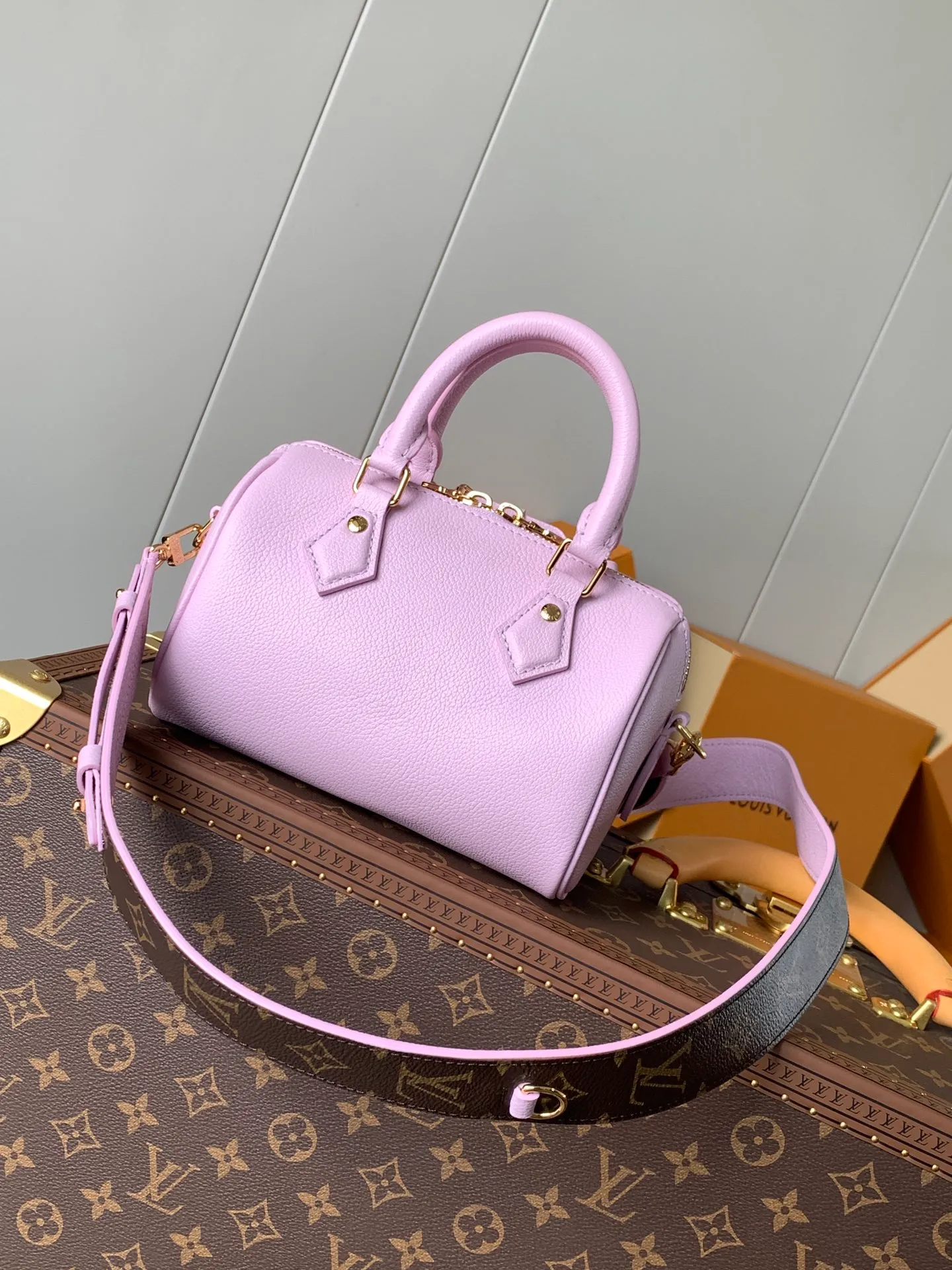 💰1140 (top layer leather) top original order, transcoding chip 2024 Chinese Valentine's Day limited speedy18, to meet daily needs, it is equipped with exquisite and compact accessories that can be worn in a variety of ways, plus a detachable chain strap to achieve a comfortable shoulder-carrying experience. M24606 black flower M46970 old flower M24605 green leather, M24598 purple leather M24474 white flower, M24605 blue leather Size: 18.0x12.5x11.0 (length x height x width)