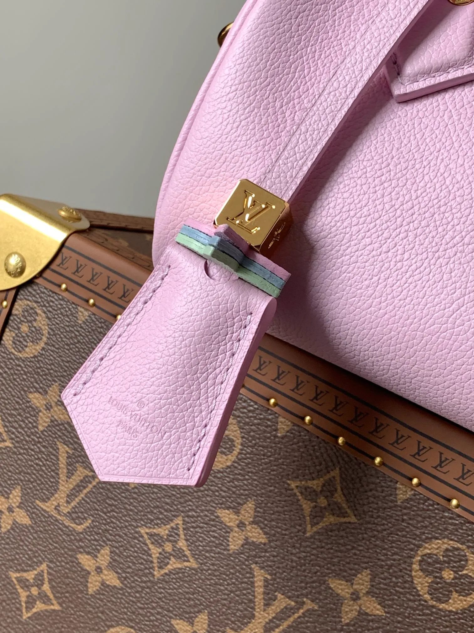 💰1140 (top layer leather) top original order, transcoding chip 2024 Chinese Valentine's Day limited speedy18, to meet daily needs, it is equipped with exquisite and compact accessories that can be worn in a variety of ways, plus a detachable chain strap to achieve a comfortable shoulder-carrying experience. M24606 black flower M46970 old flower M24605 green leather, M24598 purple leather M24474 white flower, M24605 blue leather Size: 18.0x12.5x11.0 (length x height x width)