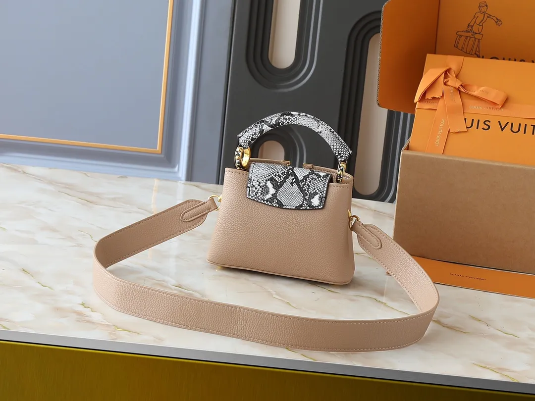 💰320💰Guangzhou goods Upgraded original M80071 M80041 M81410 M81258 M98477 This Capucines mini handbag displays the subtle sheen of the delicate Taurillon leather and python leather handles, embellished with iconic letters. The detachable wide shoulder strap allows the compact size to be worn on the shoulder or cross-body. Dimensions: 21.0 x 14.0 x 8.0 cm