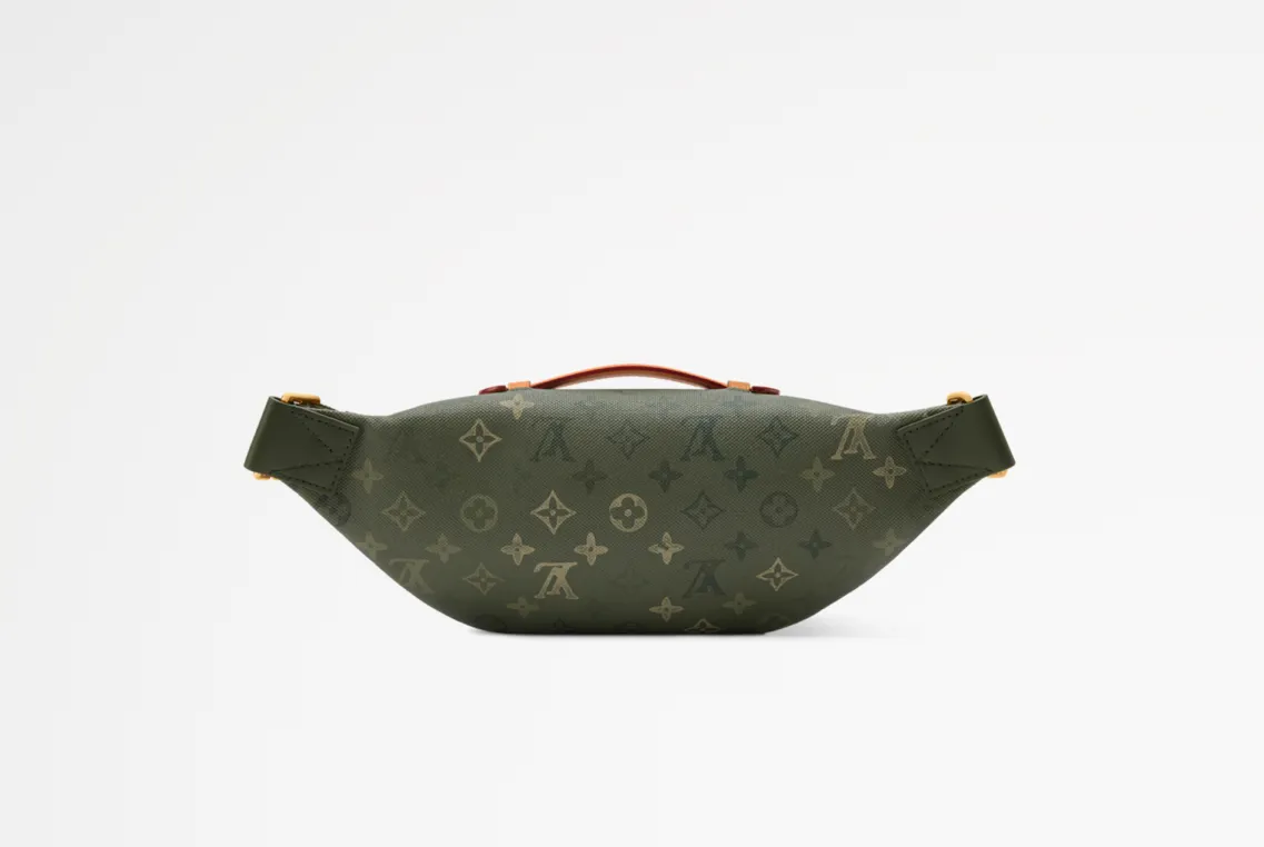 💰840 Top original order [RUSH waist bag] m26933 Army green/silk screen This Rush waist bag is made of Monogram Surplus coated canvas and Yingze distressed effect zippers to create a trendy style. A zippered front pocket provides easy access to your daily essentials, and a dual-zippered main compartment adds functional detail. The adjustable fabric shoulder strap can be worn around the waist, worn over the shoulder or cross-body.  Dimensions: 15 x 8 x 30 cm (H x W x Length)