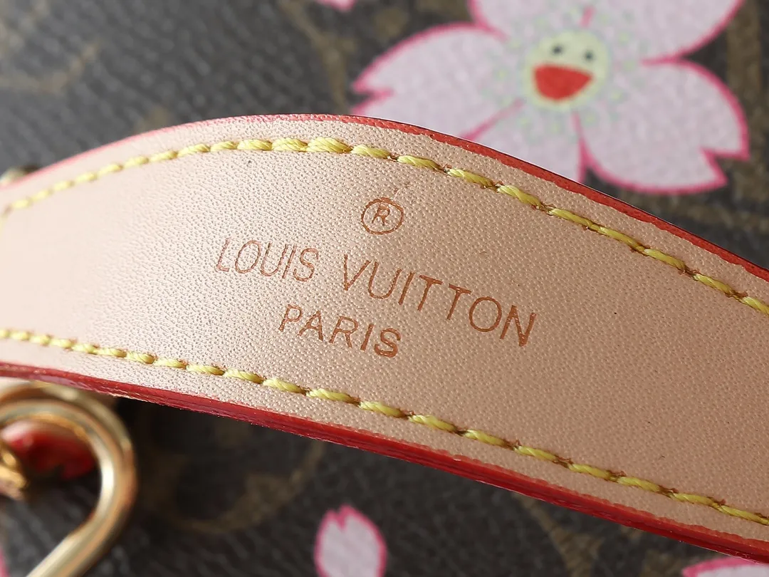 💰260💰Upgraded from the original M42265 M14181 M44495 M44936 M42263 This Nice cosmetic bag is made of Monogram coated canvas. The box-shaped outline is condensed with rounded strokes. The Cherry Blossom pattern releases the joyful atmosphere of the Louis Vuitton size：24x17x14cm