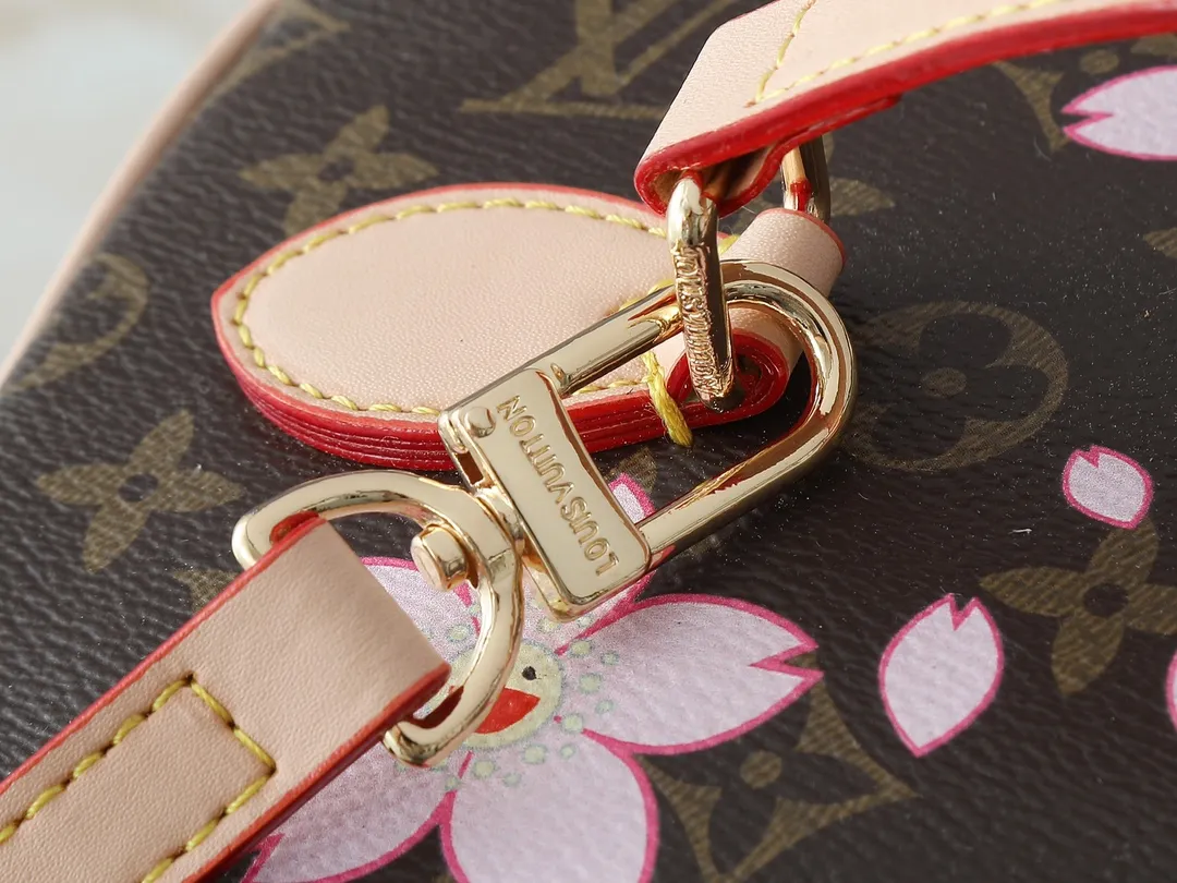 💰260💰Upgraded from the original M42265 M14181 M44495 M44936 M42263 This Nice cosmetic bag is made of Monogram coated canvas. The box-shaped outline is condensed with rounded strokes. The Cherry Blossom pattern releases the joyful atmosphere of the Louis Vuitton size：24x17x14cm