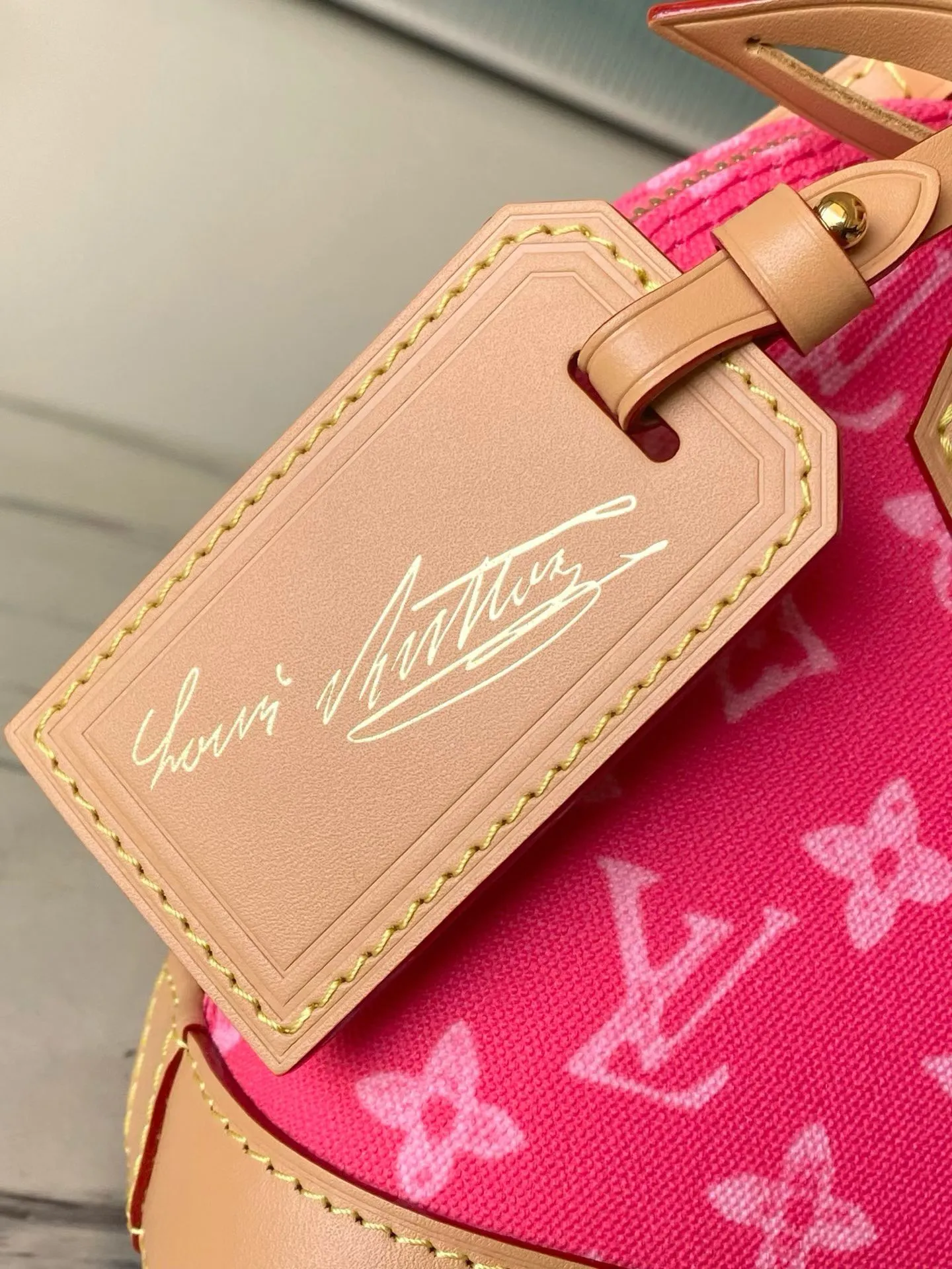 💰880 Top Original Order M28272 LV130th Anniversary Limited Presbyopia Series Color Model This Alma BB handbag traces its origins to the Art Deco style of 1934, with an elegant configuration made of Monogram canvas. A dazzling padlock and key, Toron handle and leather key holder add classic touches, while the detachable and adjustable shoulder strap makes it easy to carry across the body. Dimensions: 17.5 x 11.5 x 23.5 cm (height x width x length)