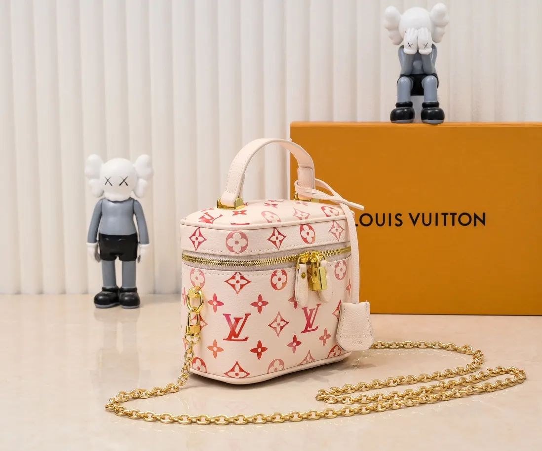 Batch 💰260 Upgraded Original ✨M44936 45599 The new full leather gradient oil paint embossed silk screen cosmetic bag is made of Monogram canvas and has a delicate structure. It can be placed in the bathroom to store beauty supplies such as nail polish or lipstick, or placed in a handbag to collect small items. The handle can be folded flat to fit into a small space. Size: 19X13X11cm