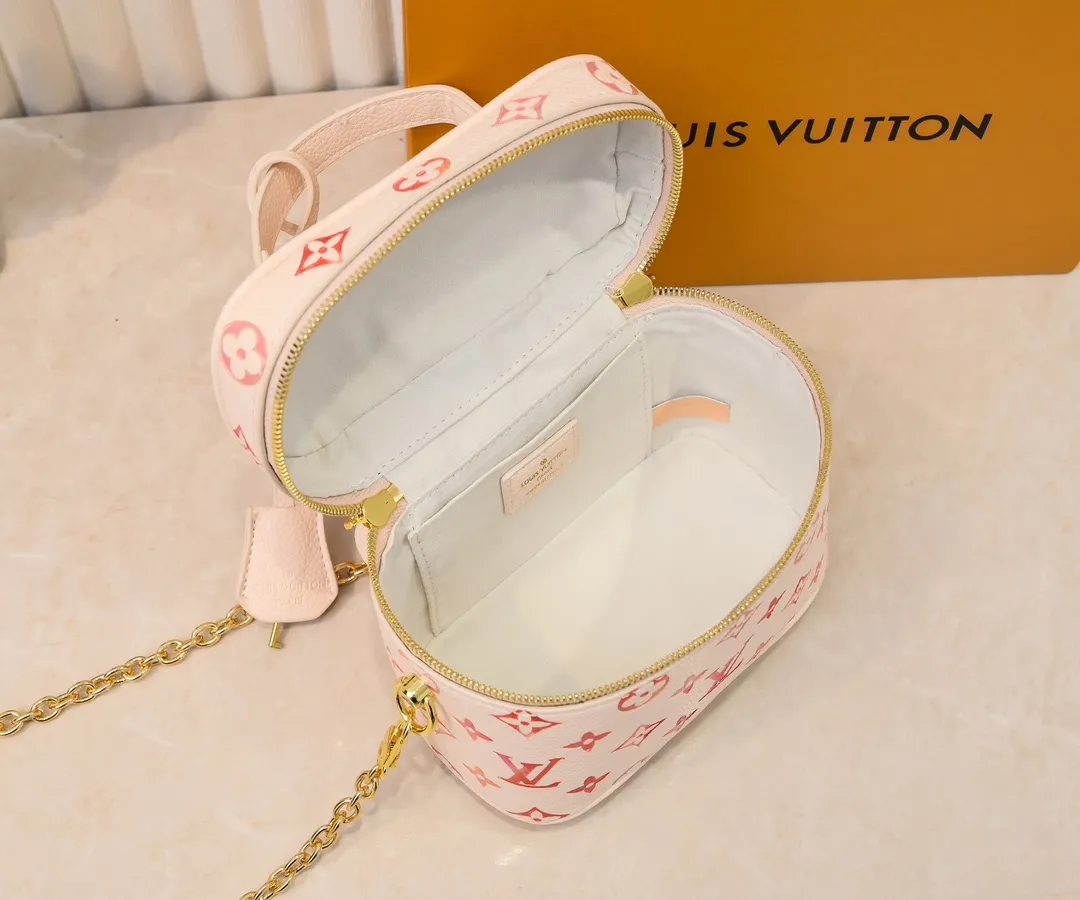 Batch 💰260 Upgraded Original ✨M44936 45599 The new full leather gradient oil paint embossed silk screen cosmetic bag is made of Monogram canvas and has a delicate structure. It can be placed in the bathroom to store beauty supplies such as nail polish or lipstick, or placed in a handbag to collect small items. The handle can be folded flat to fit into a small space. Size: 19X13X11cm