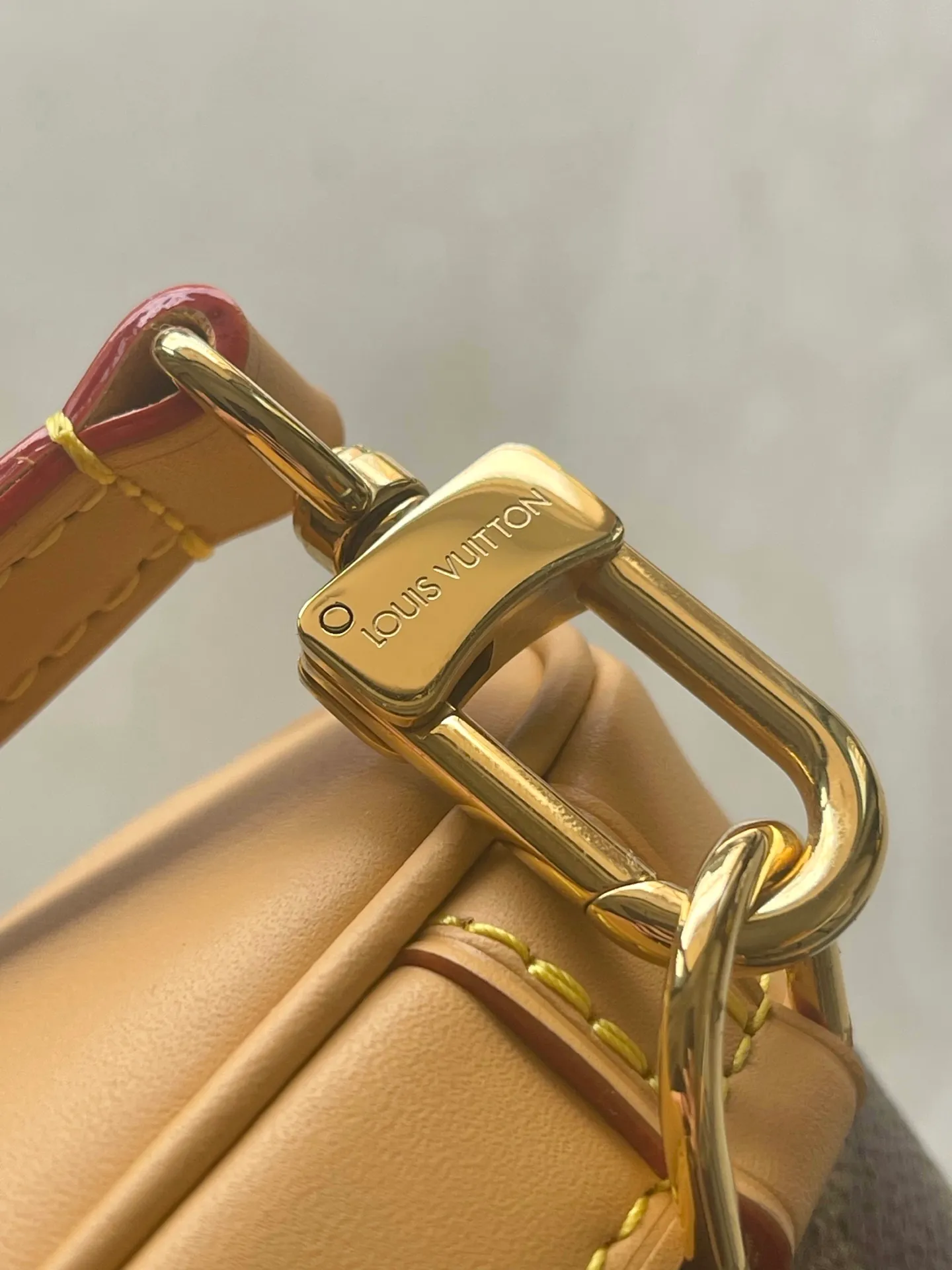 💰1160 (top layer leather) top original M14651 163c chip [SOHO mini backpack] Material: A-grade all-steel hardware, imported original fabric Size: 17*23*8CM