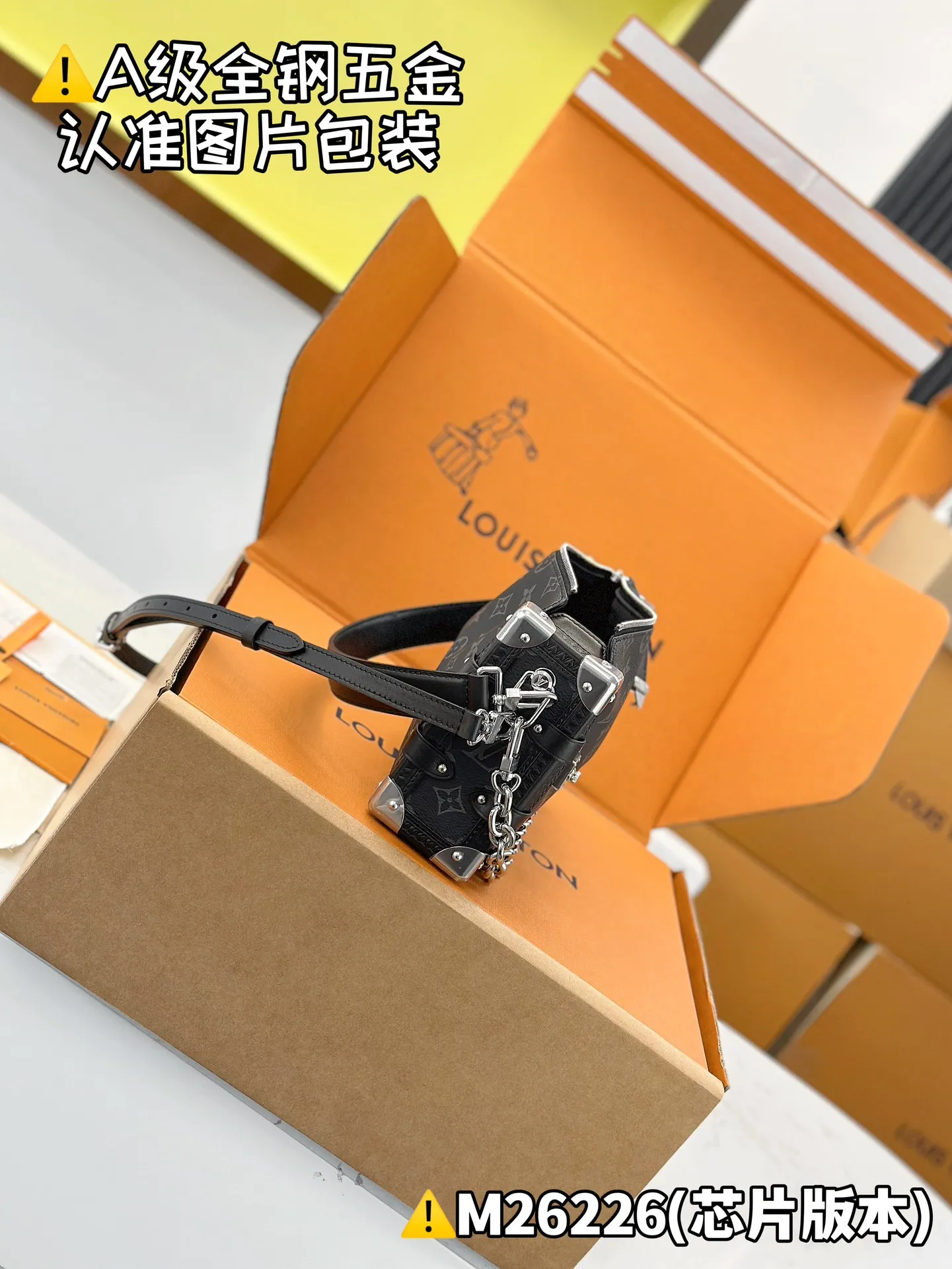 Internal price P1960 [Special grade MB high elastic fabric] SIDE TRUNK EAST WEST medium handbag Model: M26226 Material: A+ grade all-steel hardware, imported high elastic fabric Packaging: Full set of special grade duty-free MB packaging Dimensions: 15 x 7 x 28 cm (height x width x length)