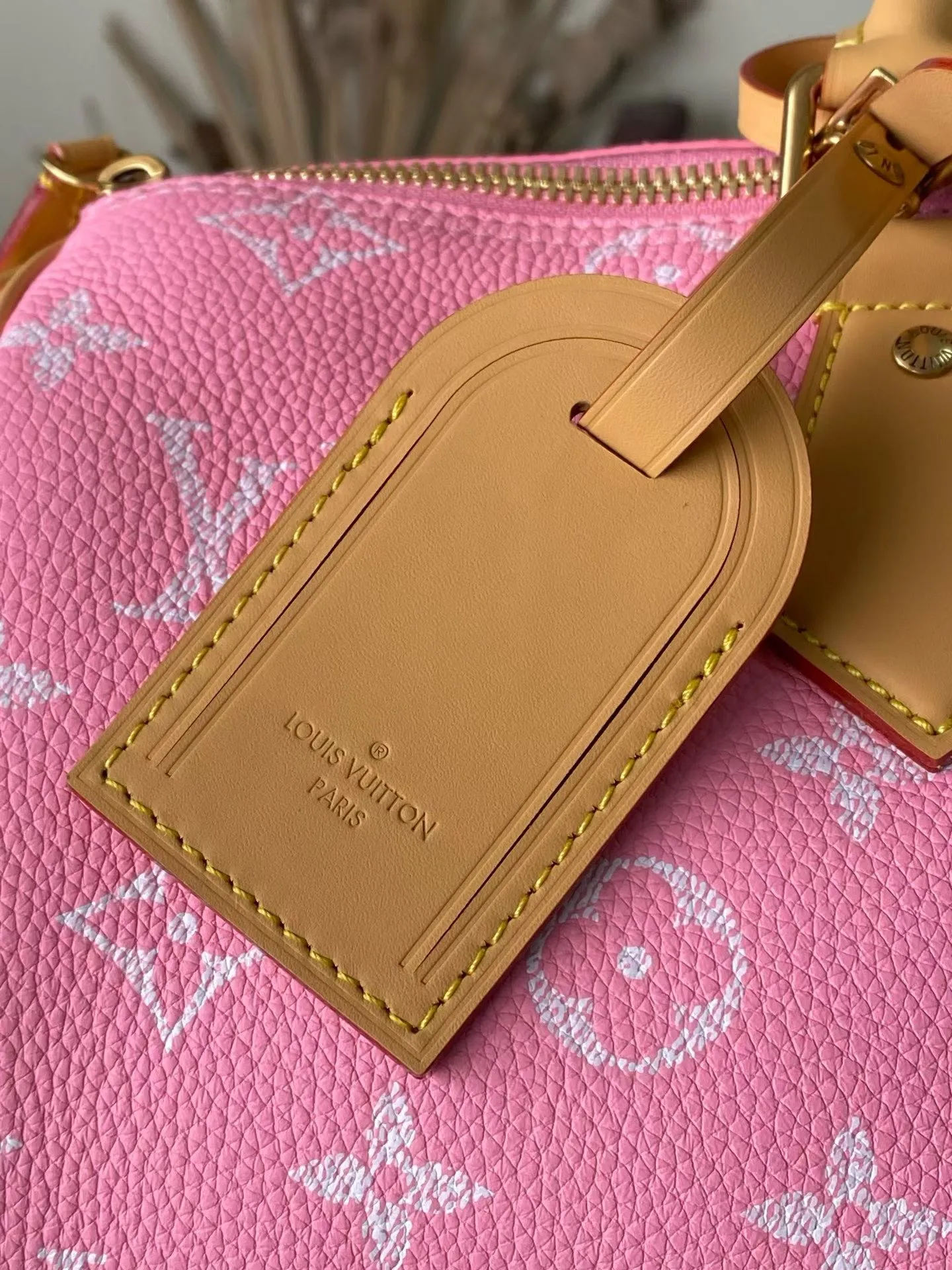 💰1940 Top Original M13918 Yellow Large This Speedy P18 Bandouliere 40 handbag is made of soft cow leather with deep cow leather trim and a detachable and adjustable shoulder strap. Exquisite stitching, dyed edges and the iconic P18 nameplate create ingenious details. Dimensions: 40 × 26 × 23 cm