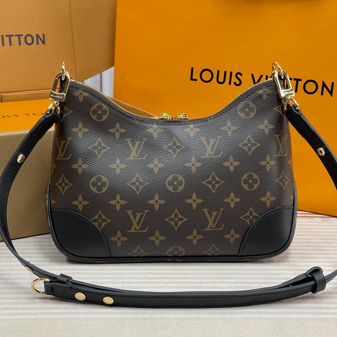 [Upgraded version] P560🐶Upgraded version, high quality, semi-steel hardware ❣️M45831 black🐶With complete packaging❣️BOULOGNE handbag The Boulogne handbag is made of classic Monogram canvas, equipped with double zippers and a spacious inner patch pocket that can accommodate an iPhone 12 Pro mobile phone. The adjustable shoulder strap allows it to be worn cross-body or over the shoulder, and can be removed to transform into a small chain bag or clutch. Dimensions: 29 x 16 x 9.5 cm