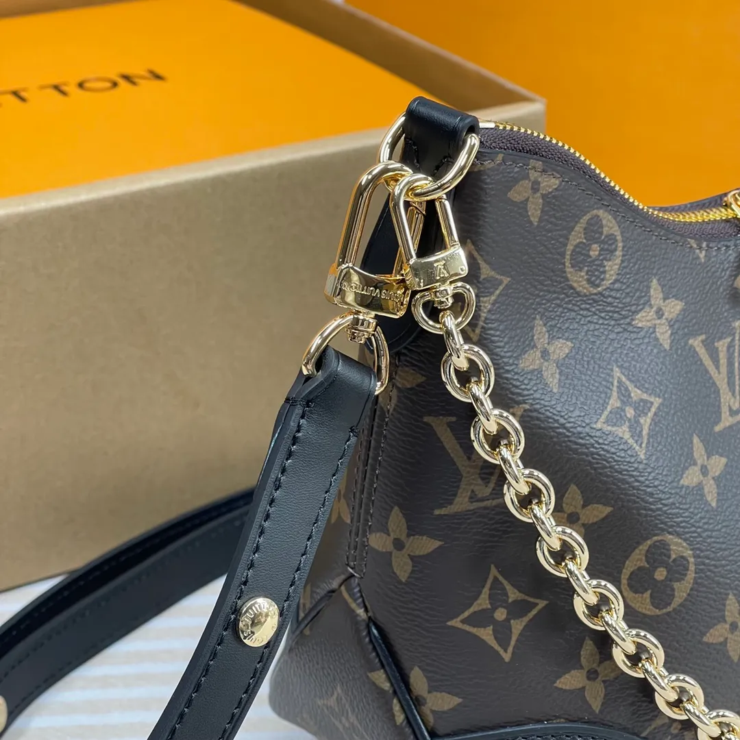 [Upgraded version] P560🐶Upgraded version, high quality, semi-steel hardware ❣️M45831 black🐶With complete packaging❣️BOULOGNE handbag The Boulogne handbag is made of classic Monogram canvas, equipped with double zippers and a spacious inner patch pocket that can accommodate an iPhone 12 Pro mobile phone. The adjustable shoulder strap allows it to be worn cross-body or over the shoulder, and can be removed to transform into a small chain bag or clutch. Dimensions: 29 x 16 x 9.5 cm