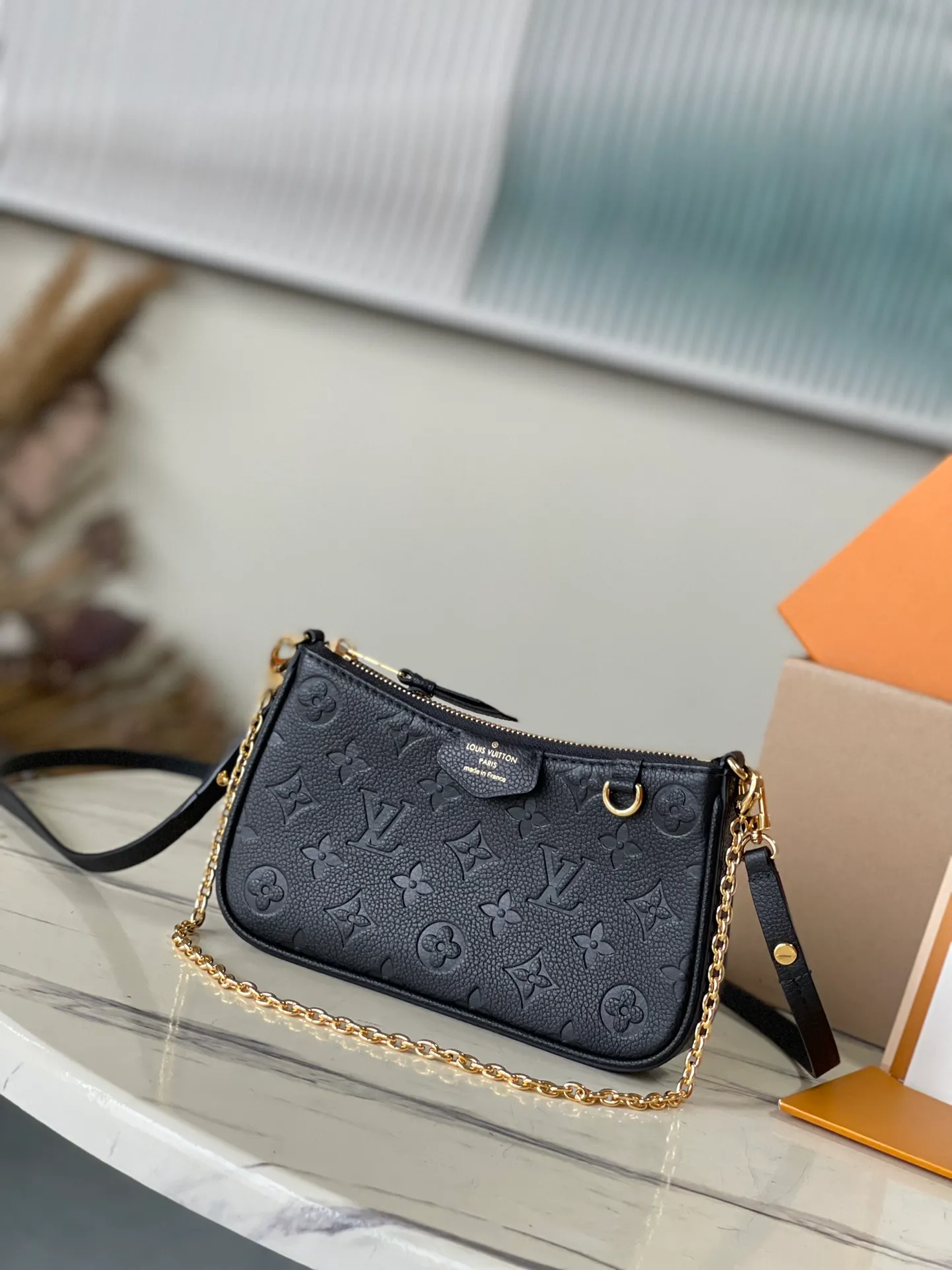 💰800 (top layer leather) top original order M80349. Support counter inspection. Photos taken of duty-free goods are consistent with the product without unpacking. This product is an exclusive duty-free product in the market and is the highest-end product. Inspection is supported. This product has passed strict inspection and is flawless. Please wear gloves when touching the product. This product is not returnable or exchangeable. Please confirm the product first and then remove the label on the handle. This product is temporarily not open to the public, only regular customers, and is in short supply. Dimensions: 19 x 11.5 x 3 cm