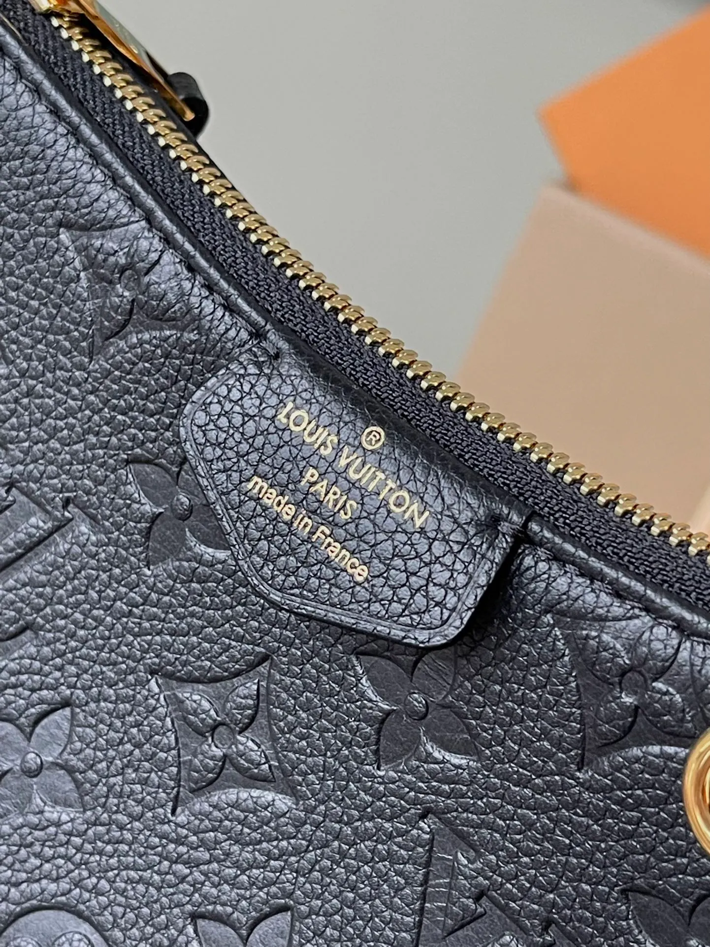 💰800 (top layer leather) top original order M80349. Support counter inspection. Photos taken of duty-free goods are consistent with the product without unpacking. This product is an exclusive duty-free product in the market and is the highest-end product. Inspection is supported. This product has passed strict inspection and is flawless. Please wear gloves when touching the product. This product is not returnable or exchangeable. Please confirm the product first and then remove the label on the handle. This product is temporarily not open to the public, only regular customers, and is in short supply. Dimensions: 19 x 11.5 x 3 cm