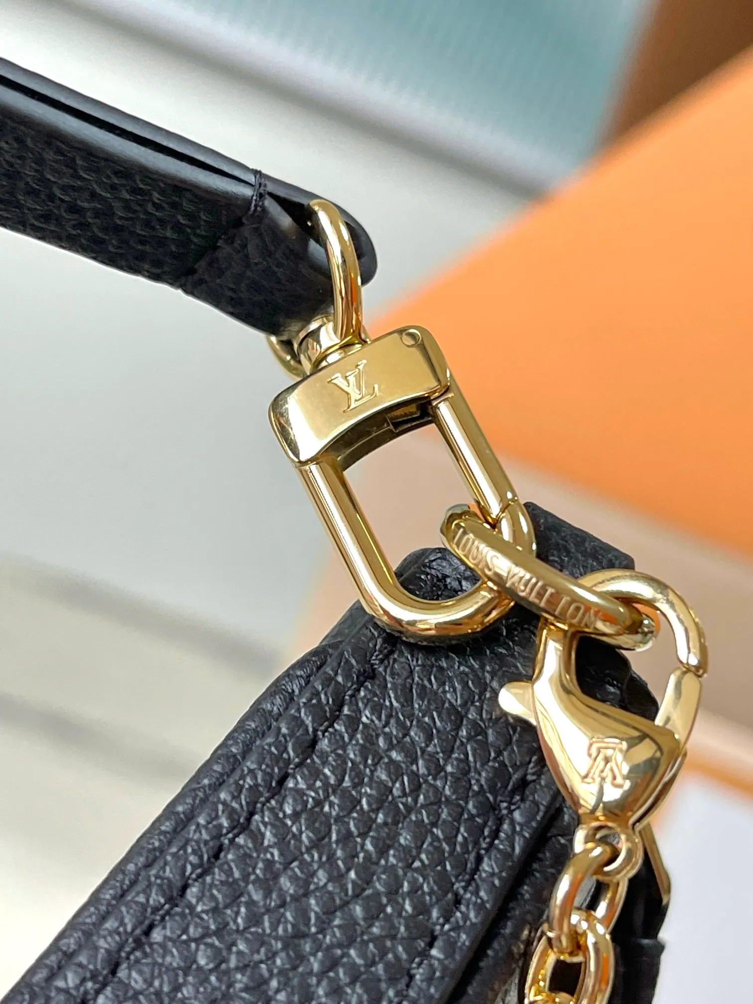 💰800 (top layer leather) top original order M80349. Support counter inspection. Photos taken of duty-free goods are consistent with the product without unpacking. This product is an exclusive duty-free product in the market and is the highest-end product. Inspection is supported. This product has passed strict inspection and is flawless. Please wear gloves when touching the product. This product is not returnable or exchangeable. Please confirm the product first and then remove the label on the handle. This product is temporarily not open to the public, only regular customers, and is in short supply. Dimensions: 19 x 11.5 x 3 cm