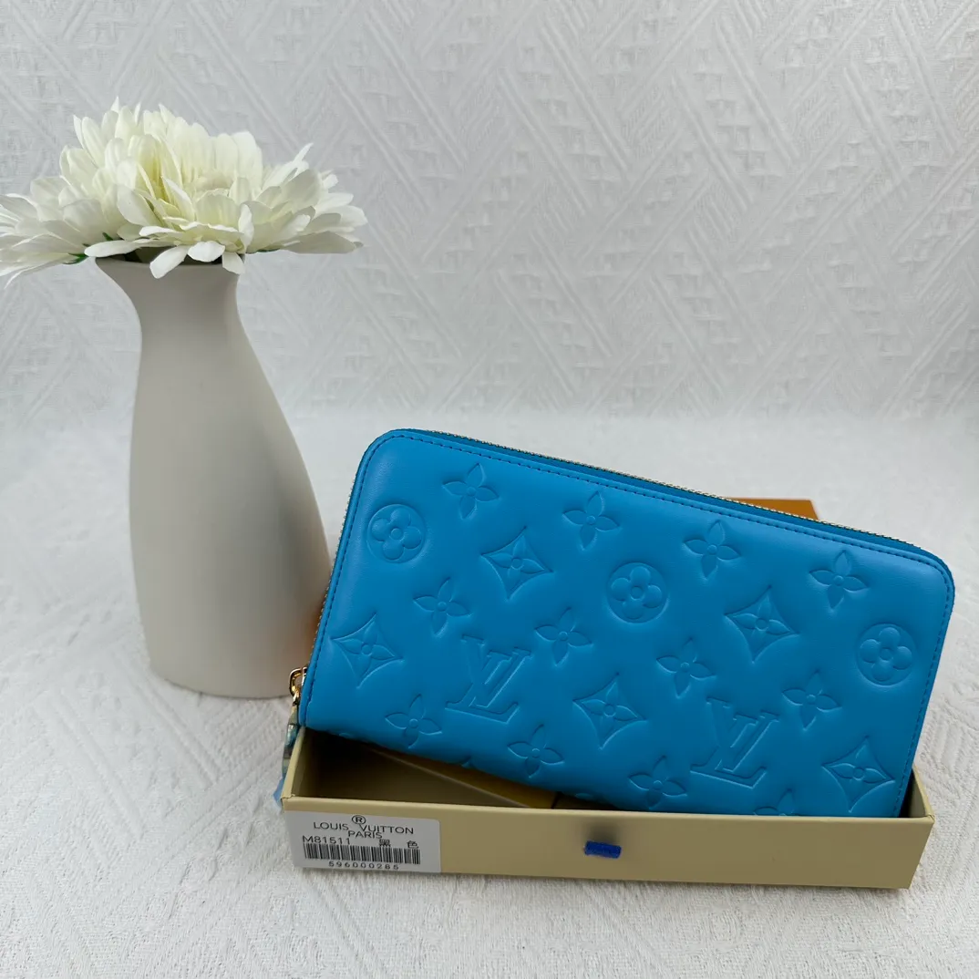 P130 M81511 blue Stitched with padded Monogram embossed lambskin, it complements the Coussin leather boutique collection. Beautifully designed with a gold-tone zipper embossed with the LV Circle signature pull, the interior of the all-in-one wallet is packed with practical features, including three large compartments, a coin compartment and 12 business card slots. Dimensions: 19.5 x 10.5 x 2.5 cm