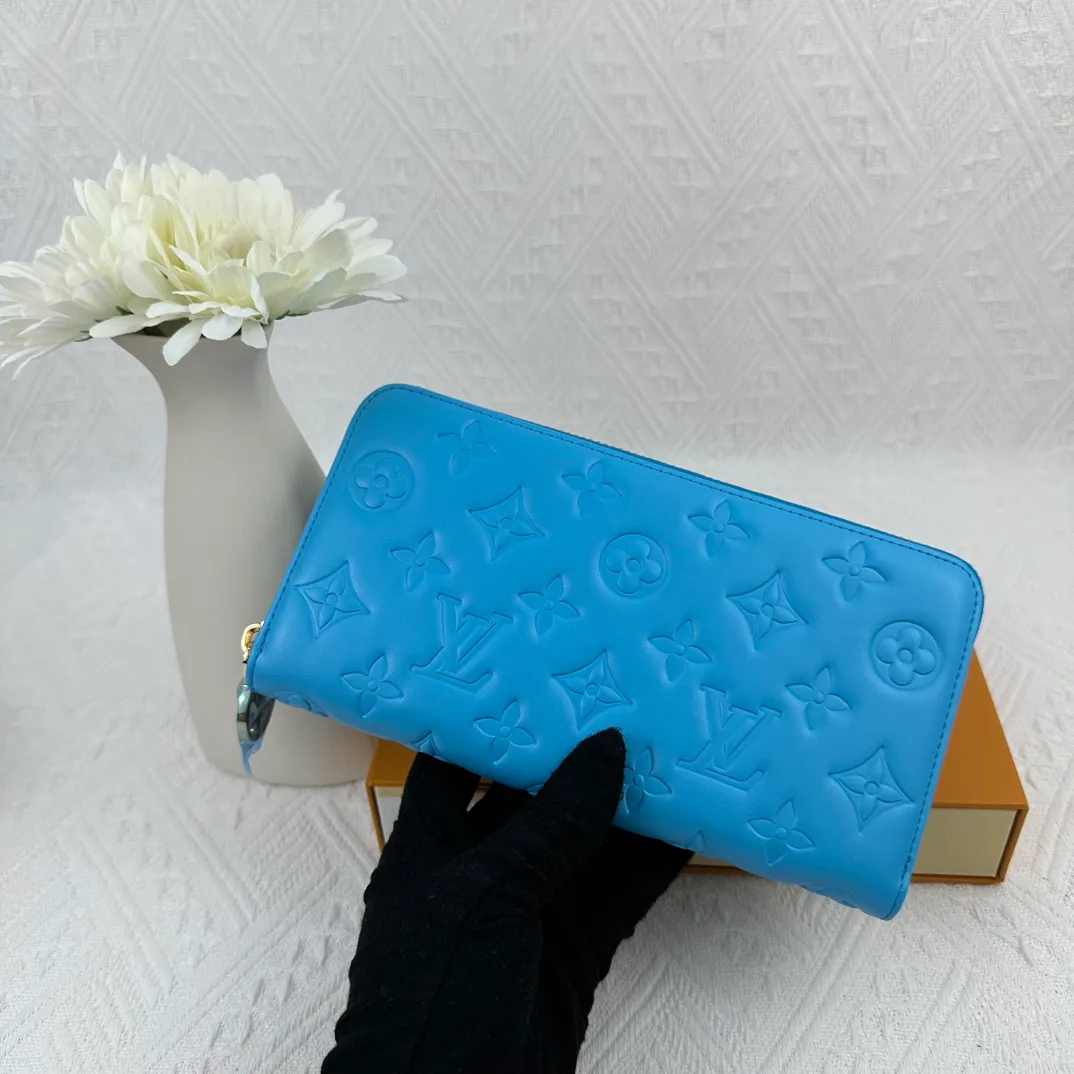 P130 M81511 blue Stitched with padded Monogram embossed lambskin, it complements the Coussin leather boutique collection. Beautifully designed with a gold-tone zipper embossed with the LV Circle signature pull, the interior of the all-in-one wallet is packed with practical features, including three large compartments, a coin compartment and 12 business card slots. Dimensions: 19.5 x 10.5 x 2.5 cm