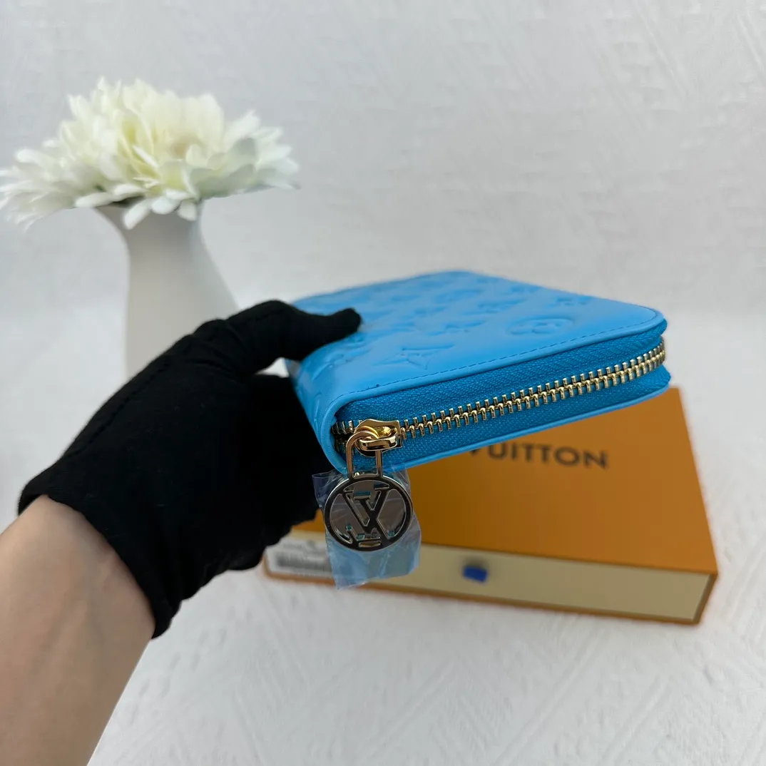 P130 M81511 blue Stitched with padded Monogram embossed lambskin, it complements the Coussin leather boutique collection. Beautifully designed with a gold-tone zipper embossed with the LV Circle signature pull, the interior of the all-in-one wallet is packed with practical features, including three large compartments, a coin compartment and 12 business card slots. Dimensions: 19.5 x 10.5 x 2.5 cm
