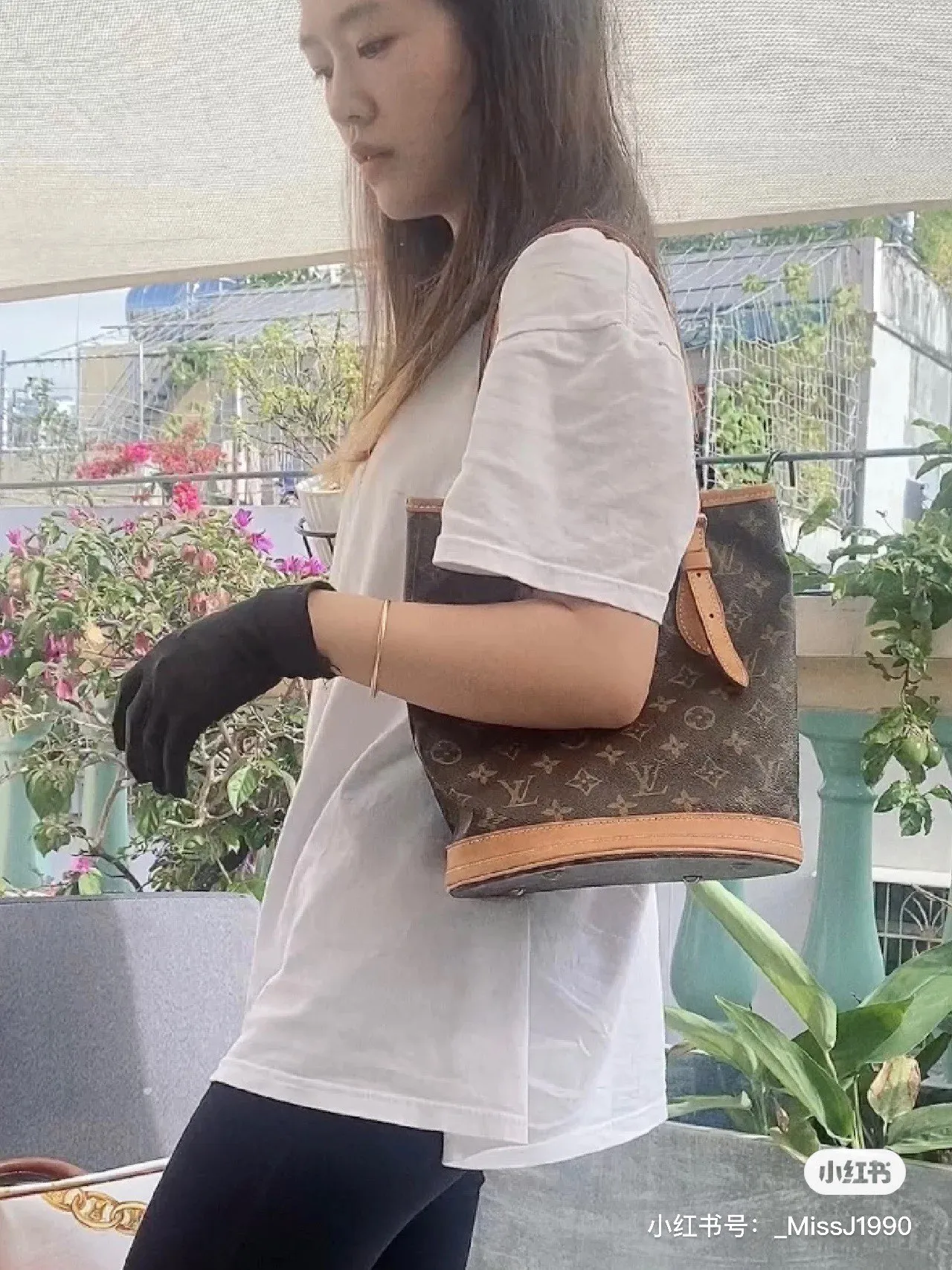 Batch 320💰Changing yellow leather🔥Original goods, high-end quality, full of praise from word-of-mouth. Mother-to-bag bag, very practical. Louis Vuitton has the same lining inside, and the original order is made. Louis Vuitton LV new women's shoulder bag barrel bag M42238. Size 23*26*16cm💪💪💪
