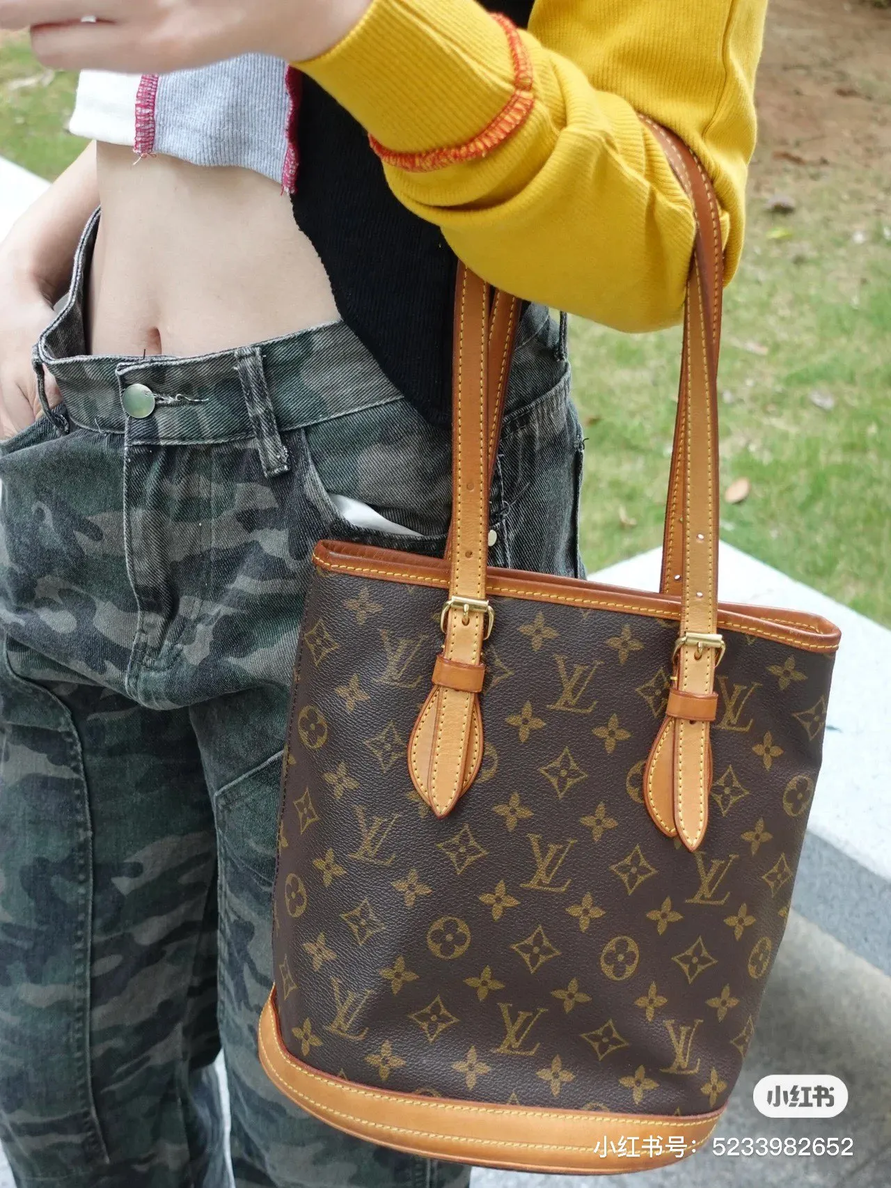 Batch 320💰Changing yellow leather🔥Original goods, high-end quality, full of praise from word-of-mouth. Mother-to-bag bag, very practical. Louis Vuitton has the same lining inside, and the original order is made. Louis Vuitton LV new women's shoulder bag barrel bag M42238. Size 23*26*16cm💪💪💪